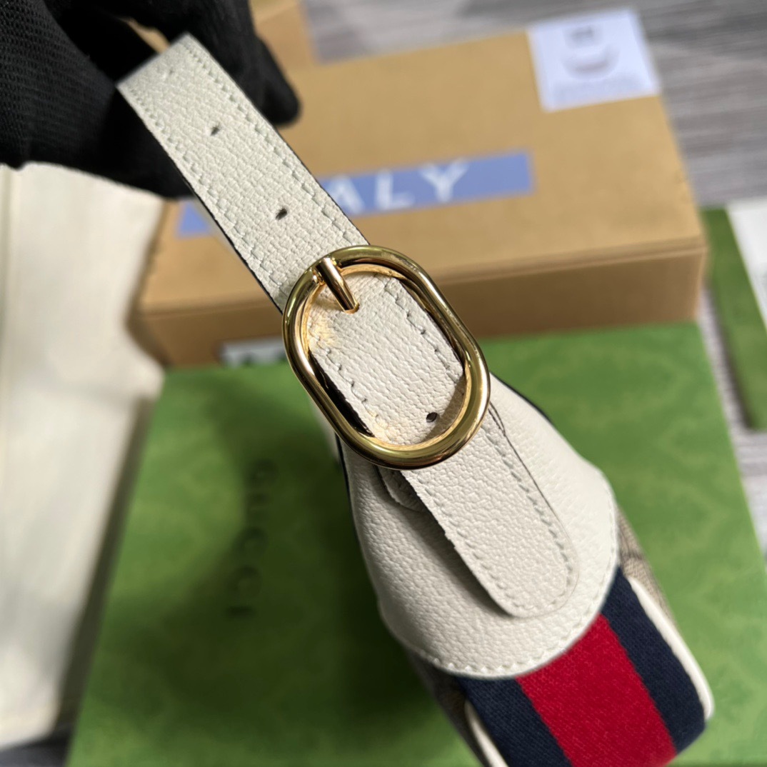 651726F5-7F62-4A11-A73B-89370F851523