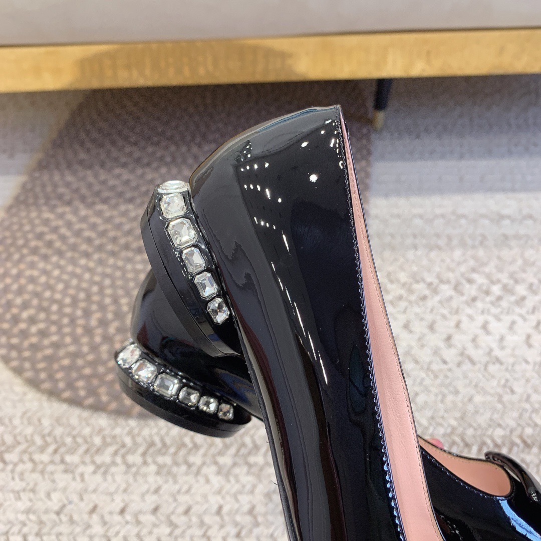 665A6890-BE97-446E-8A4A-1914BB2E2295