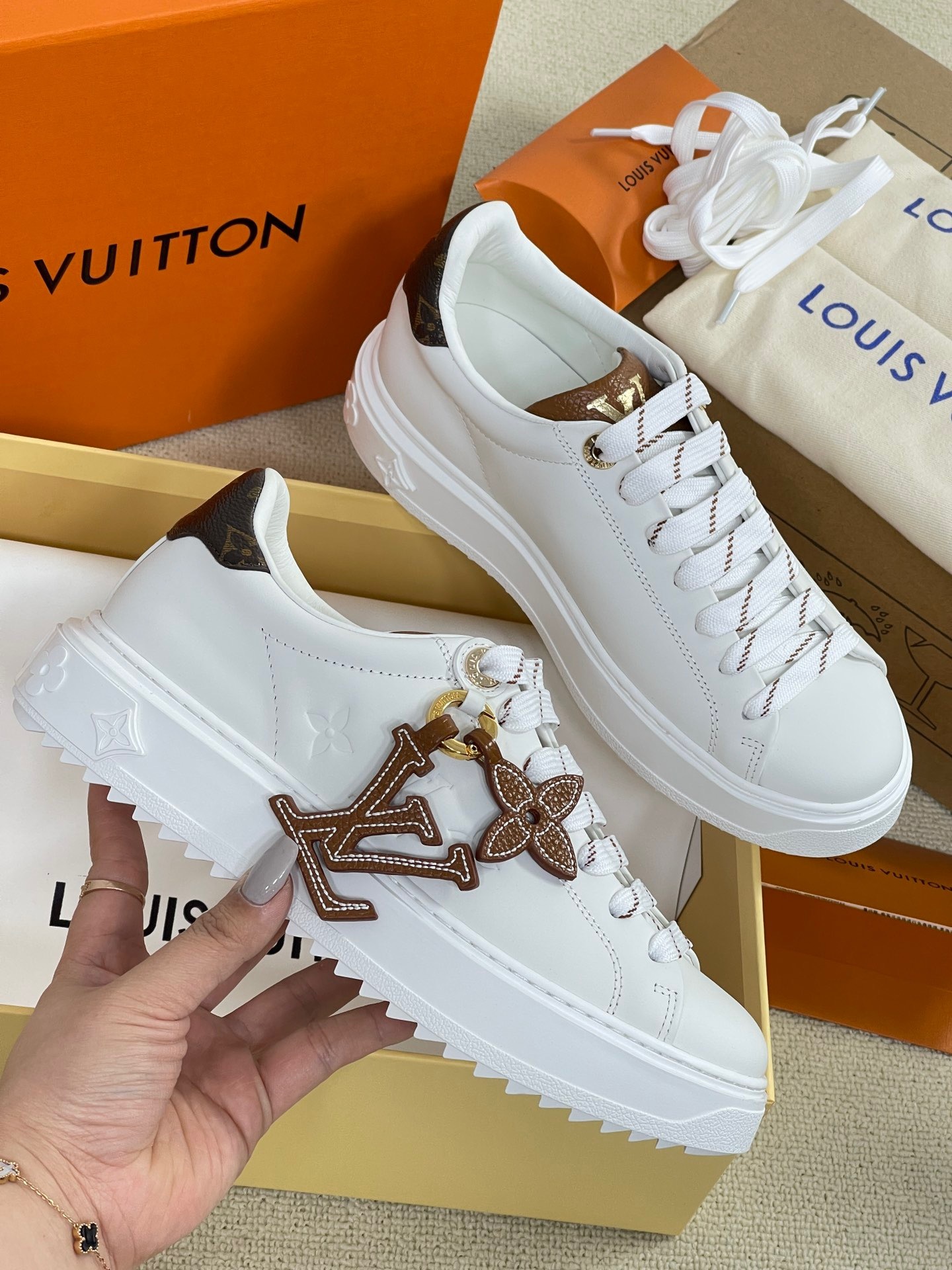 DD6E8E12-D88A-4239-ABA3-570FB6B2094B