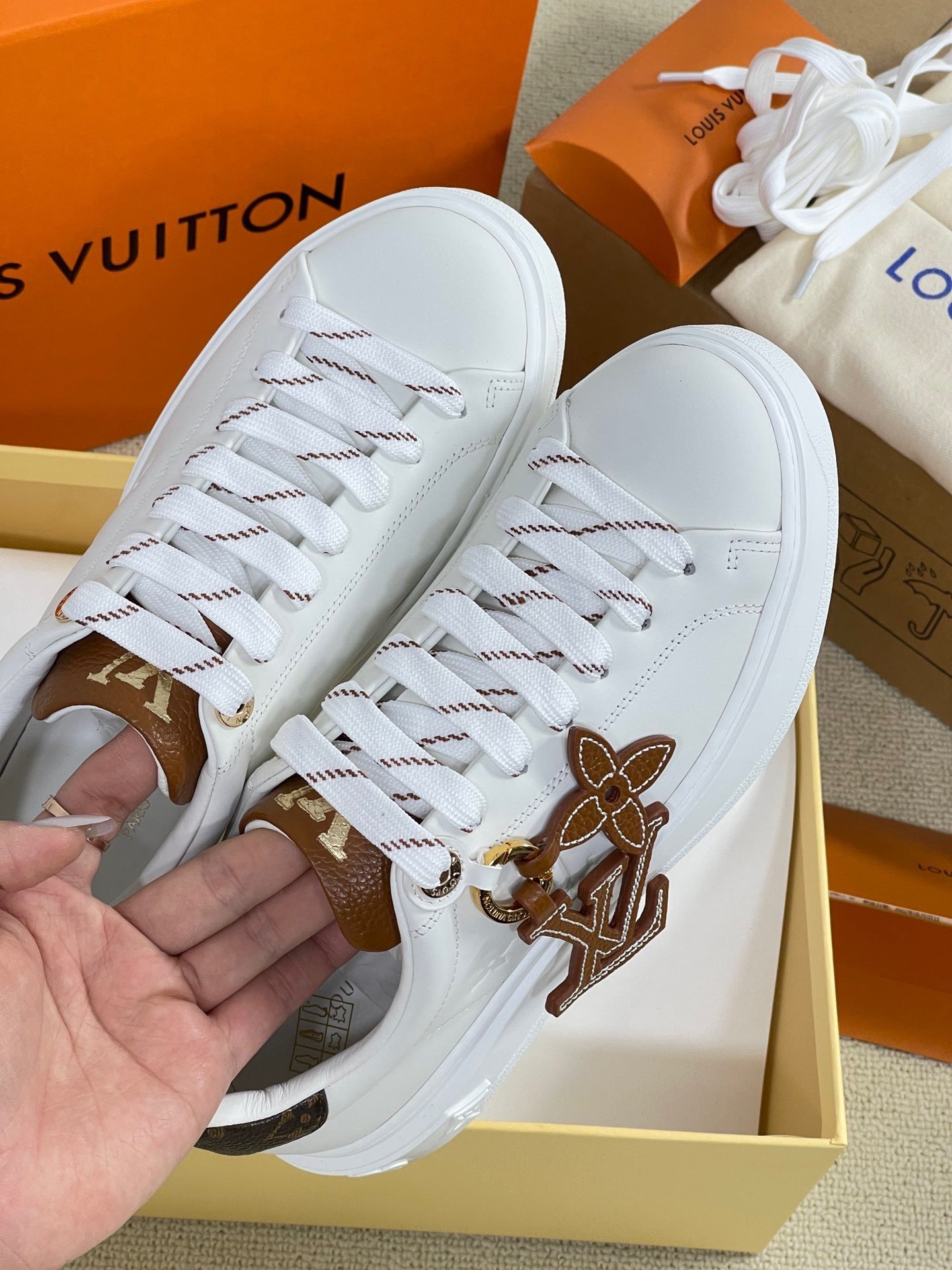 7E67F6D6-4651-4DBF-B122-2B1E29D4270D