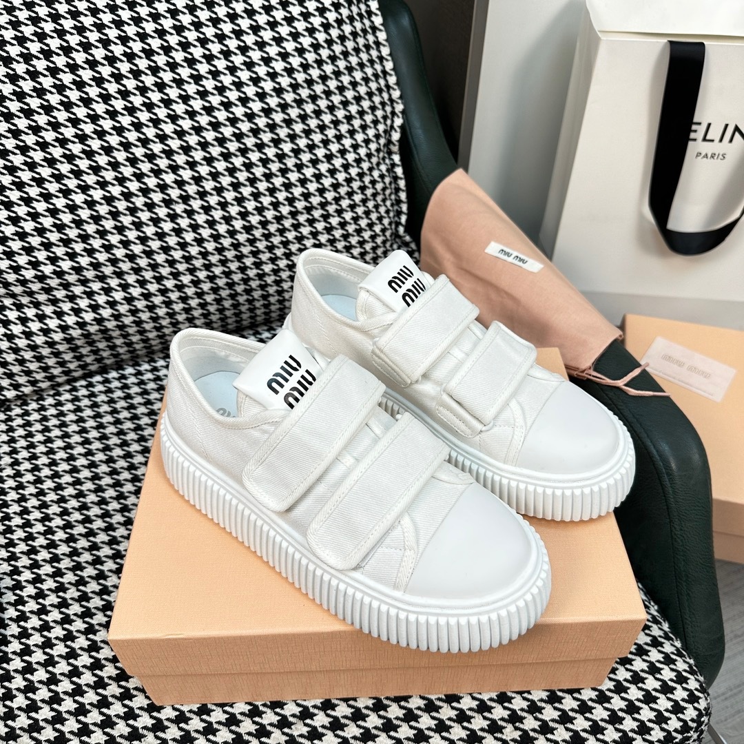 AAA592E0-E4FC-4FC4-A35F-16404A2AF00C