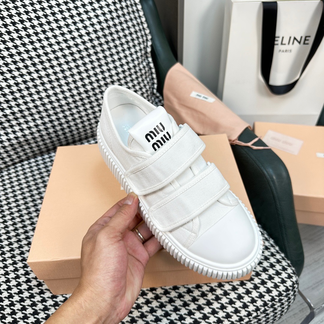 42A09D8E-7C10-48C4-AEF1-171330F695D0