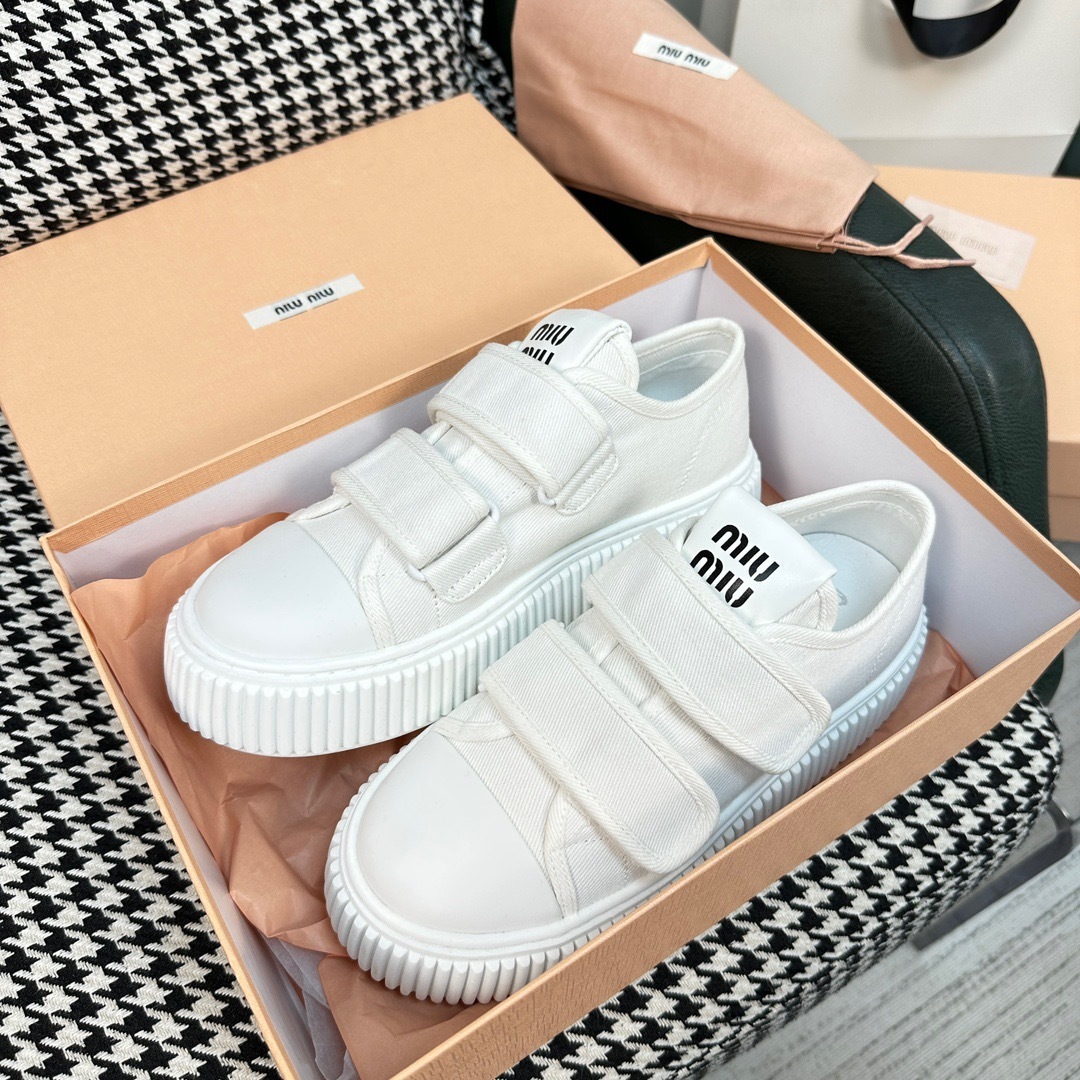 B12B83D7-AF99-4415-8BC9-78FAB4B4FD54