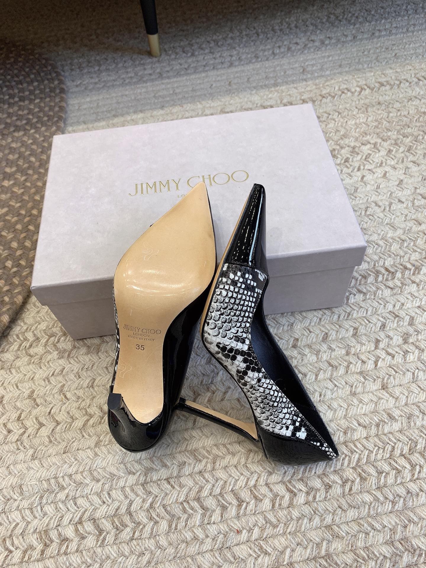 62DEE61D-4AB6-40B5-8B9D-F11551E72140