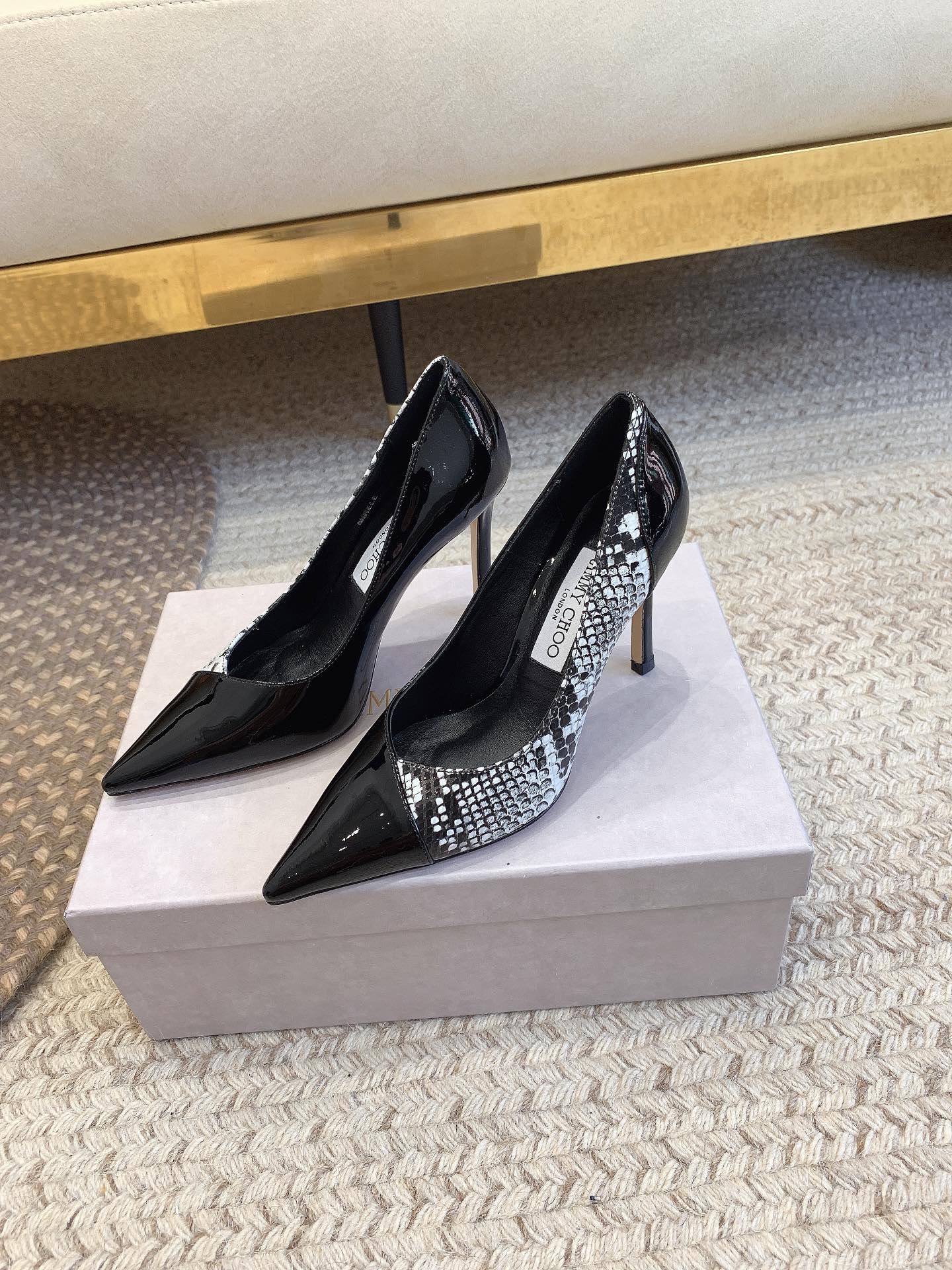 7B048C04-4BCD-49BA-8E63-31CBEC98E3E7