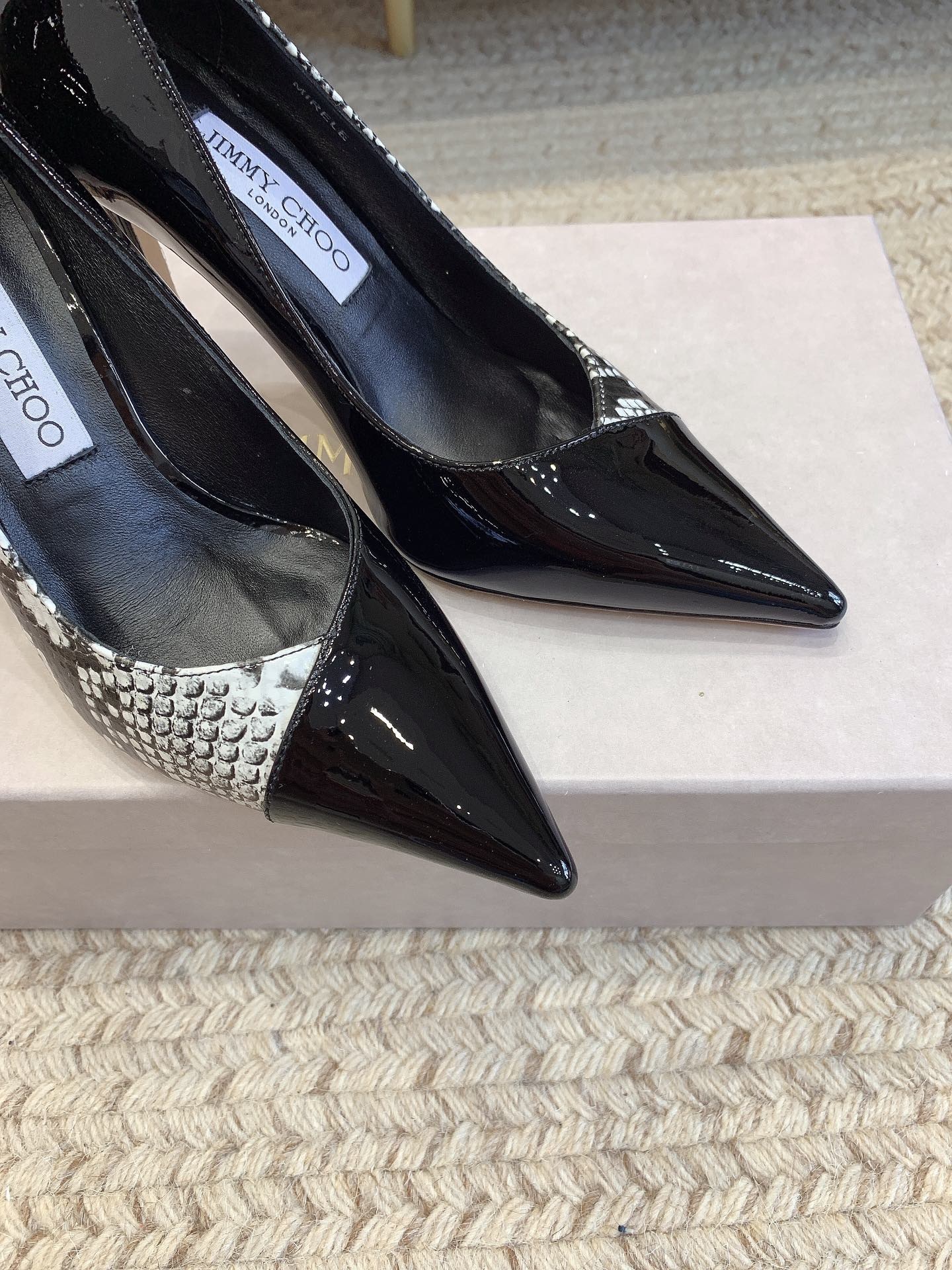 44221777-26E9-417F-8751-C5812F28D23D