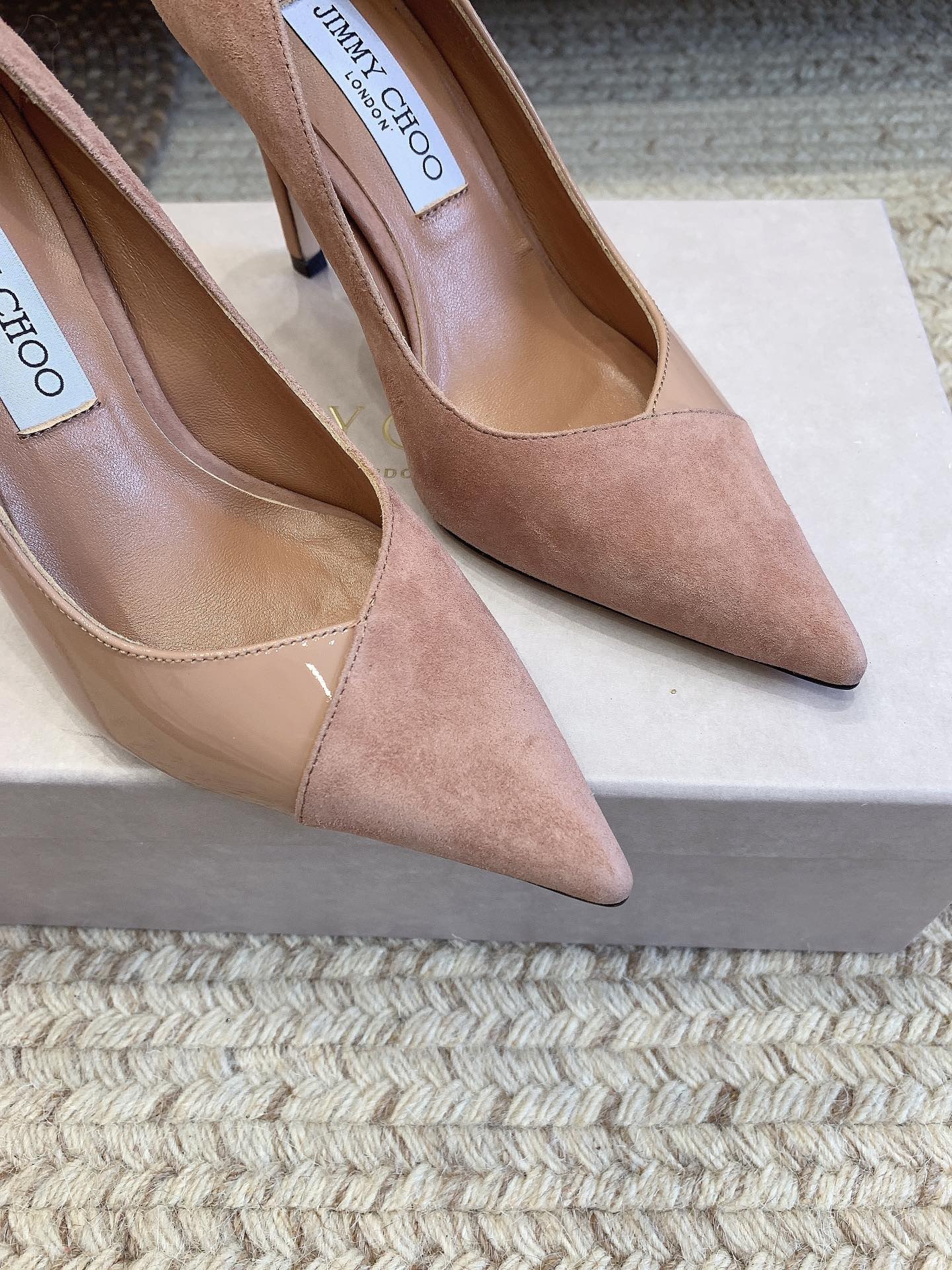 AD93D468-F4C0-42B0-9919-21A8140B6342