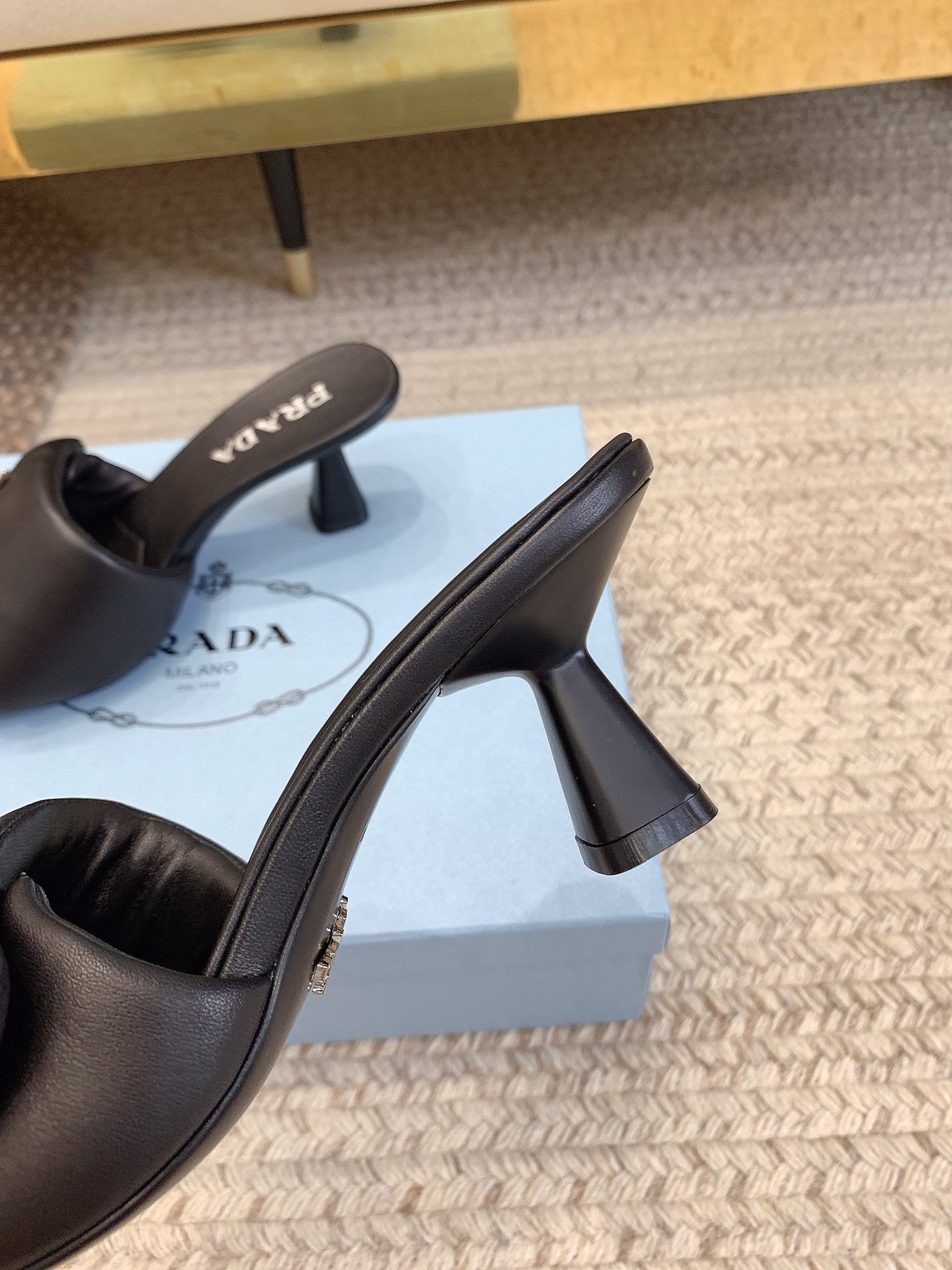 EAF49D49-3651-4404-AC9B-DB7FAE31F020