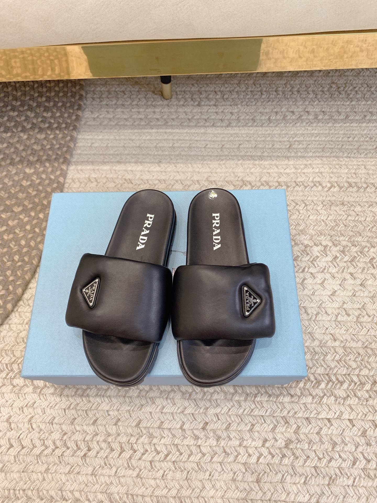 B9B9DB9D-1A60-46F7-8767-105CB47C8EA2