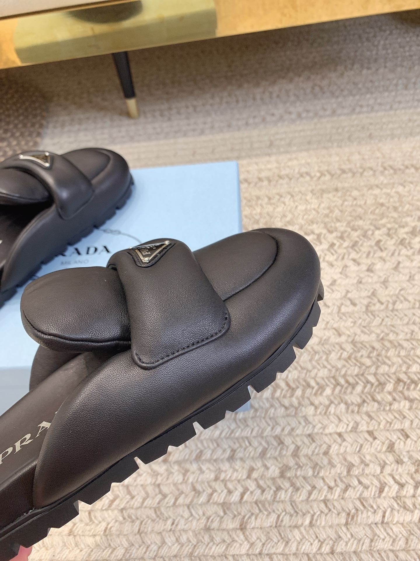 096A49E7-823B-4787-94AD-630A05841010