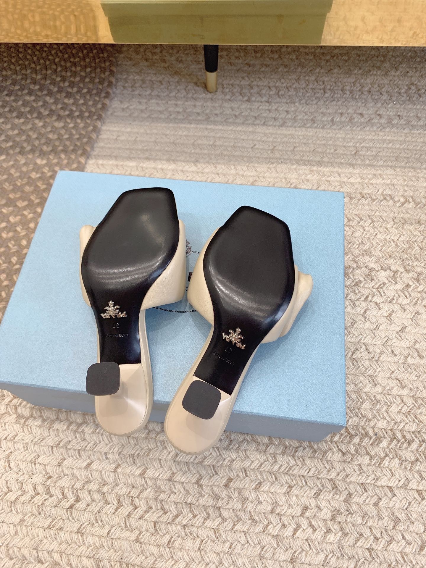 972F63B1-BE06-4A1D-8151-7B348A03682A