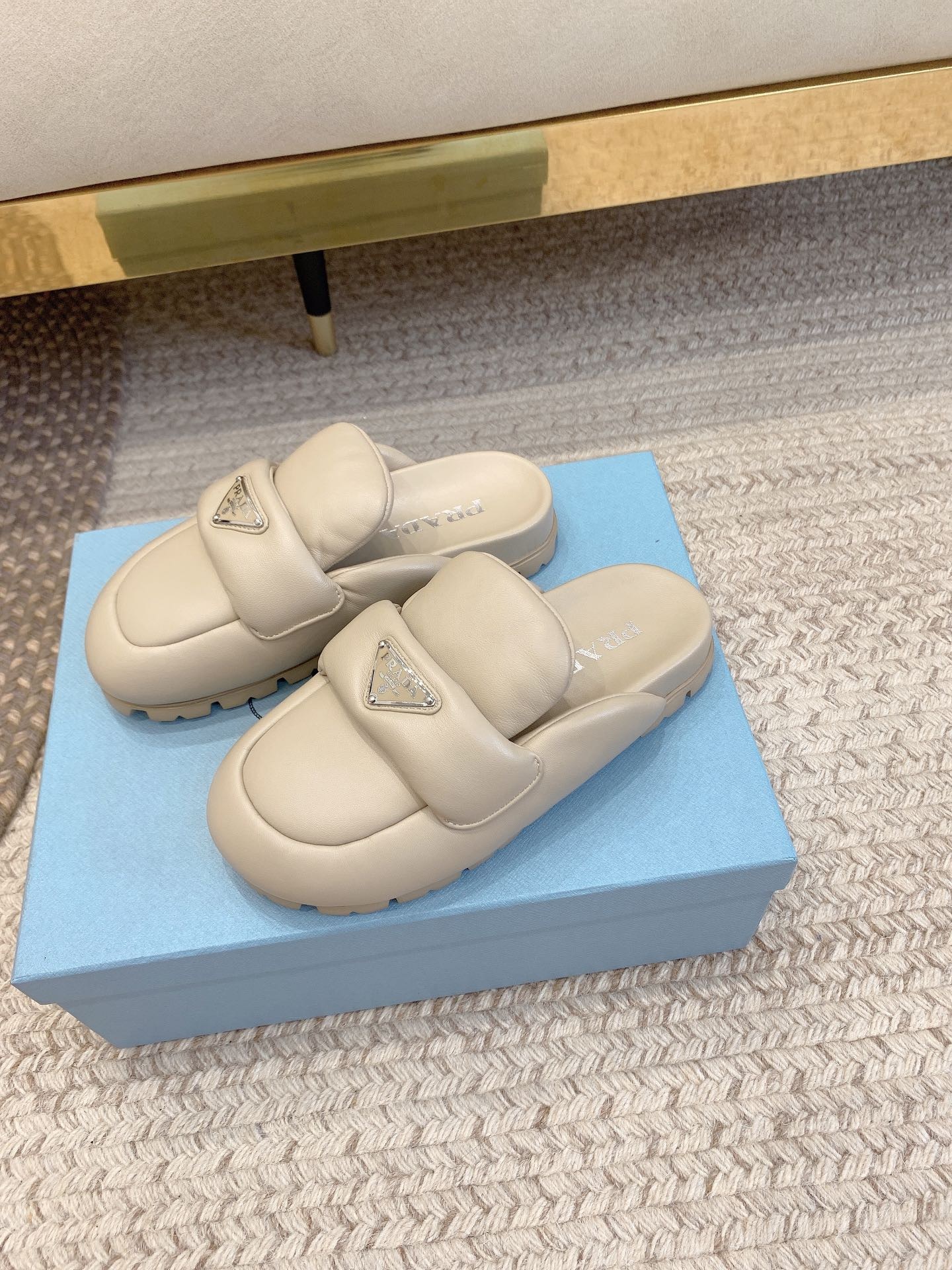 2BCE9568-AB60-4CBC-AEF2-5C8D94BAA852