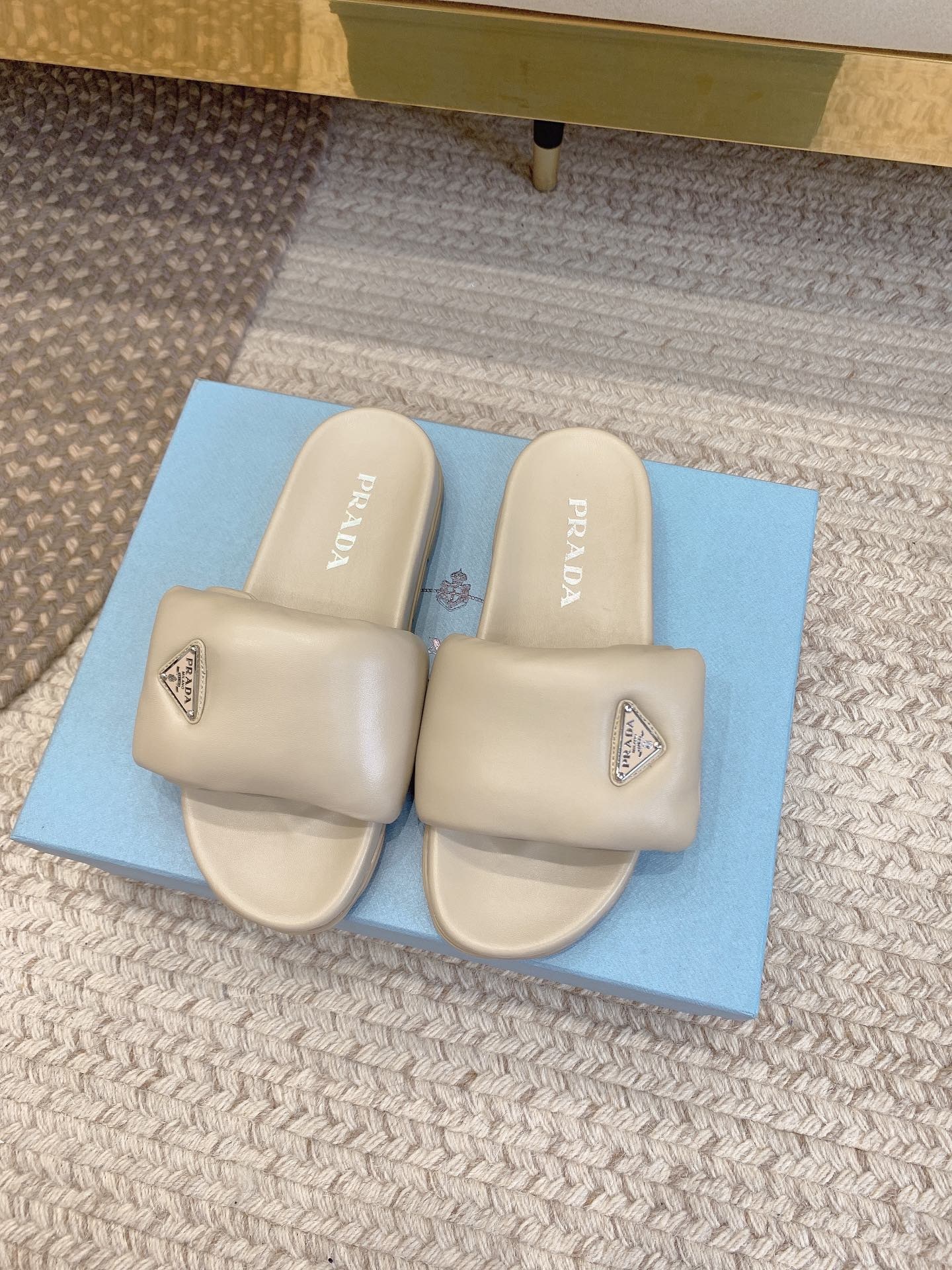 23845BDD-C2F5-4269-B6EE-06D0FF7E3957