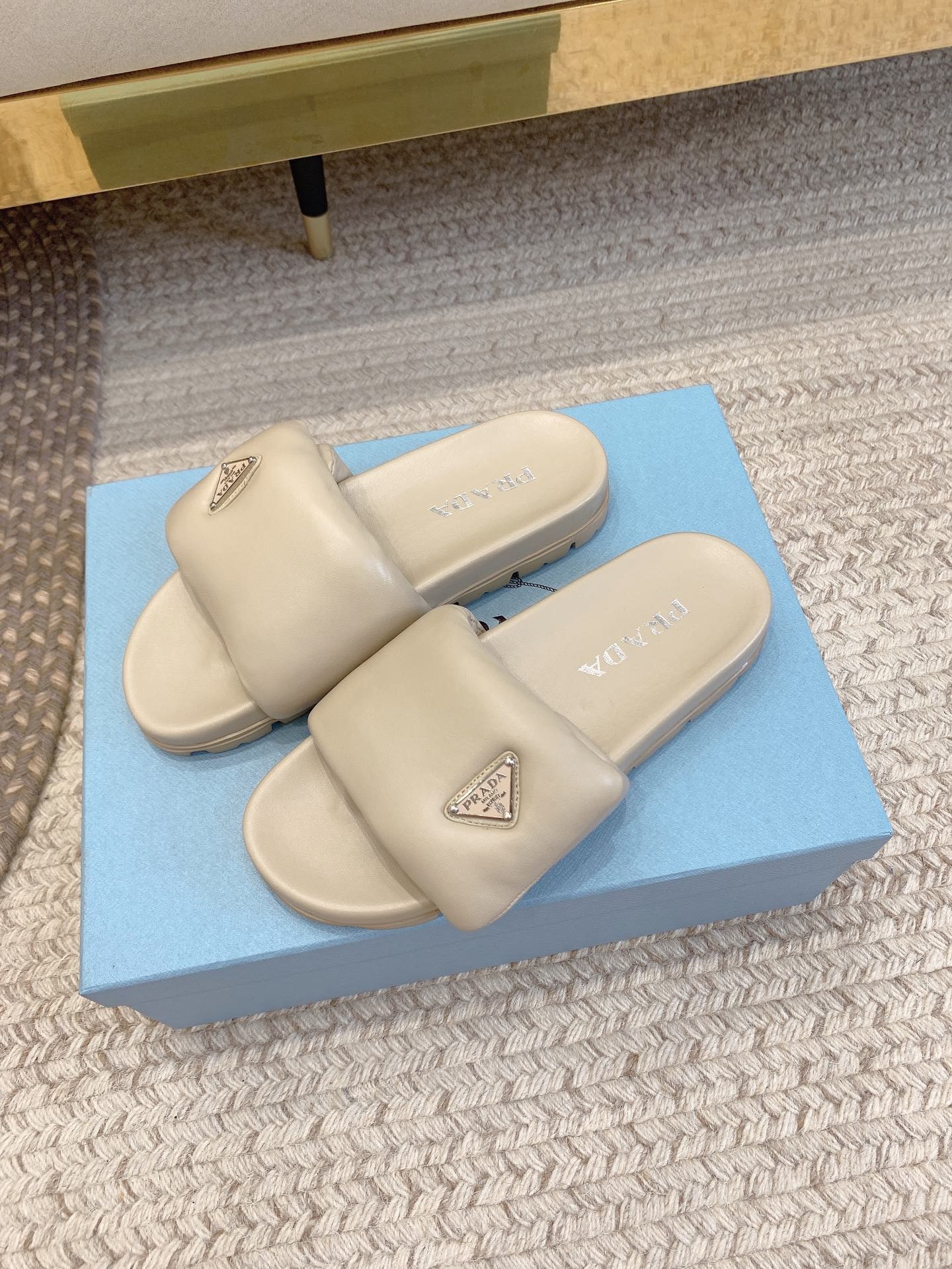 19B01E84-6E60-4B3D-B764-359EADF38877