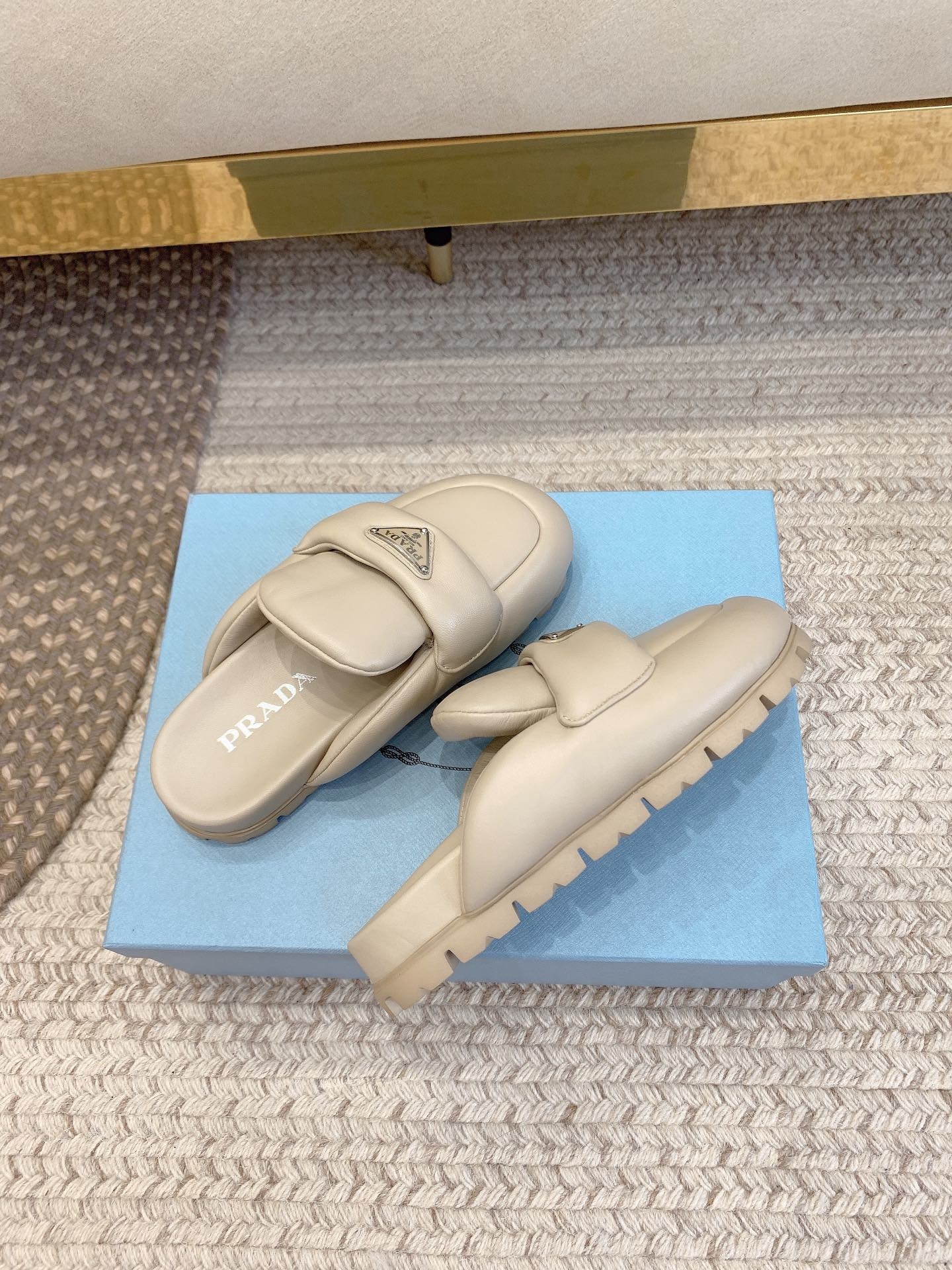 6085C1C2-AFAF-4089-A717-4EFF8D7728AA