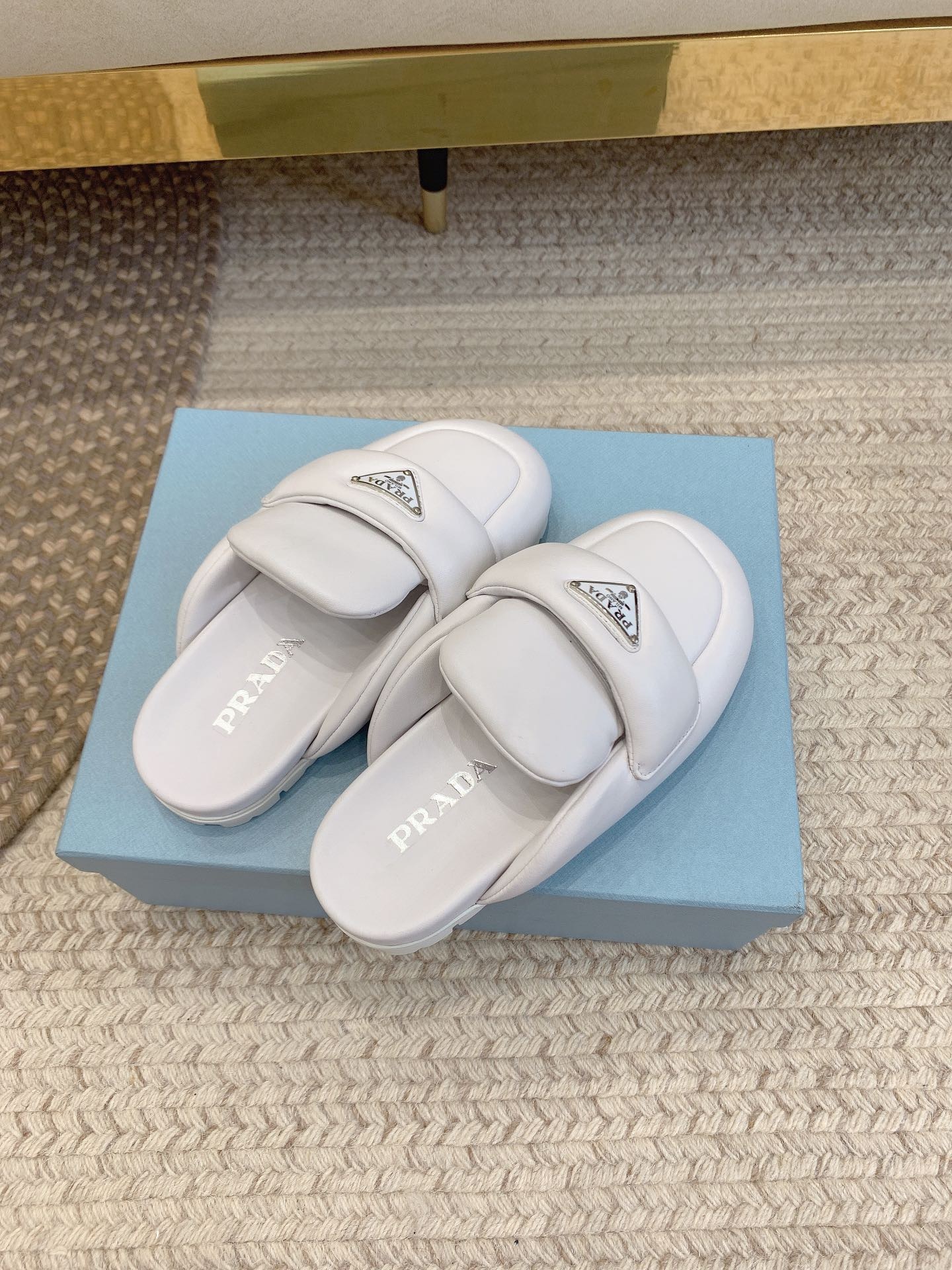 A709D2F9-A3E8-40FB-B5D3-9C752320F61B