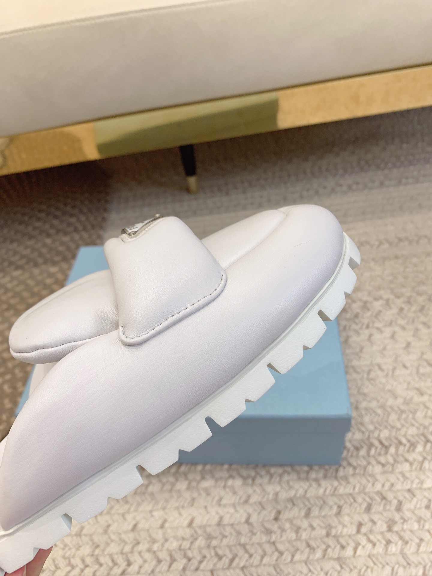 DFA859E4-2746-494A-B8BC-7F235D456FE4