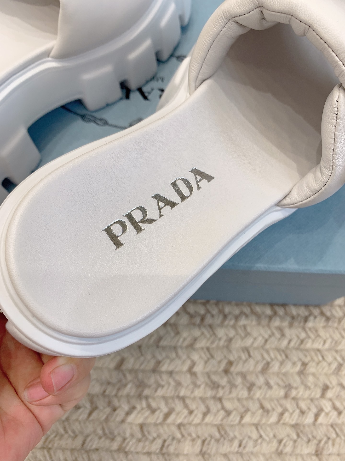 A749350A-EDCB-4922-AD11-FE9F85F53B57