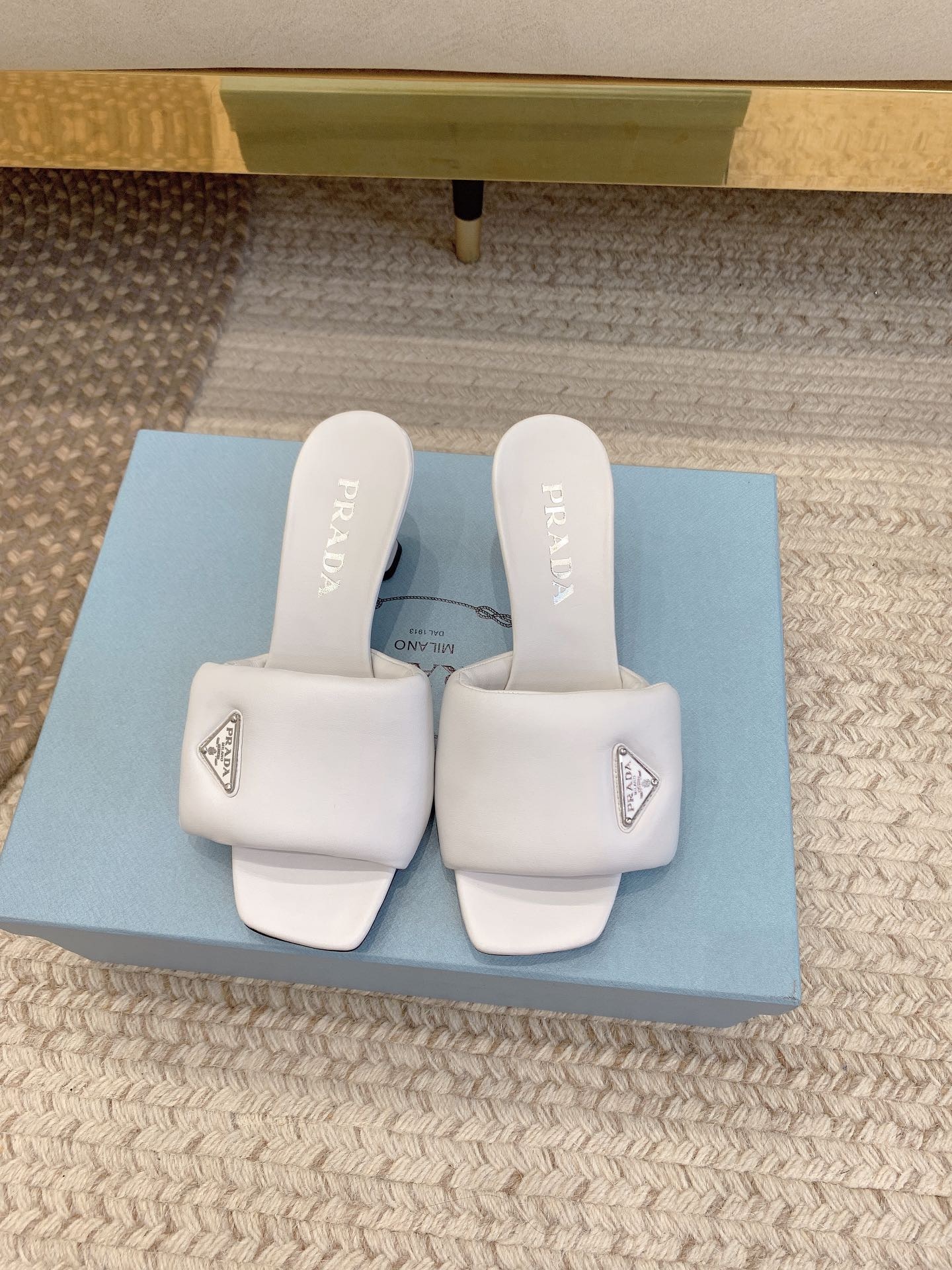 542B2A29-D00F-4993-97EB-D23A185AD74A