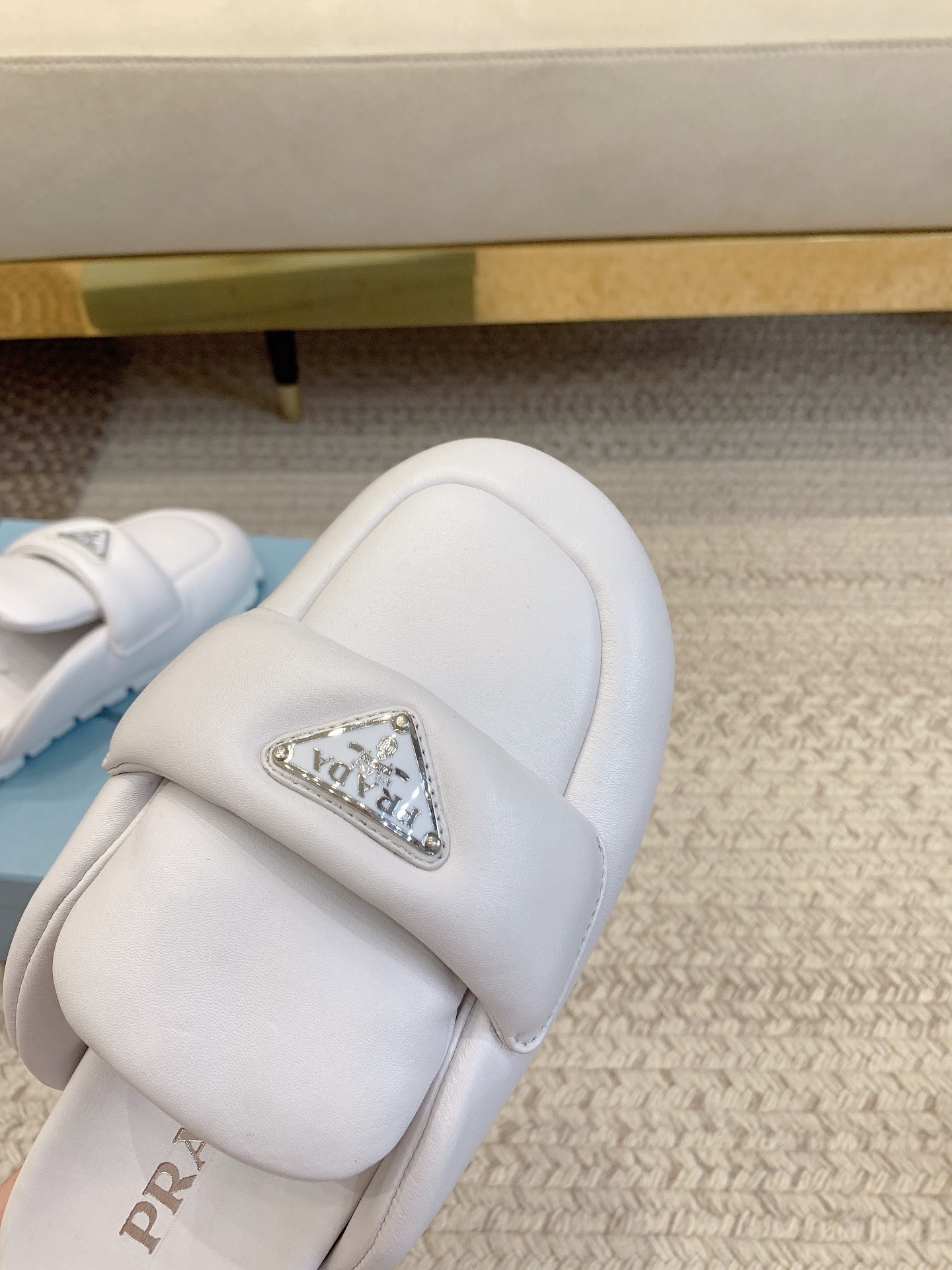 95F51498-4FDA-4581-8CEA-1611E9868CAA