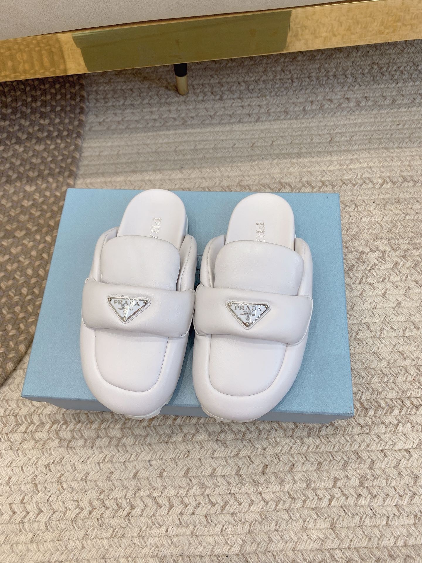 E0DD7D8A-4A78-4964-ABBB-1355FA193703