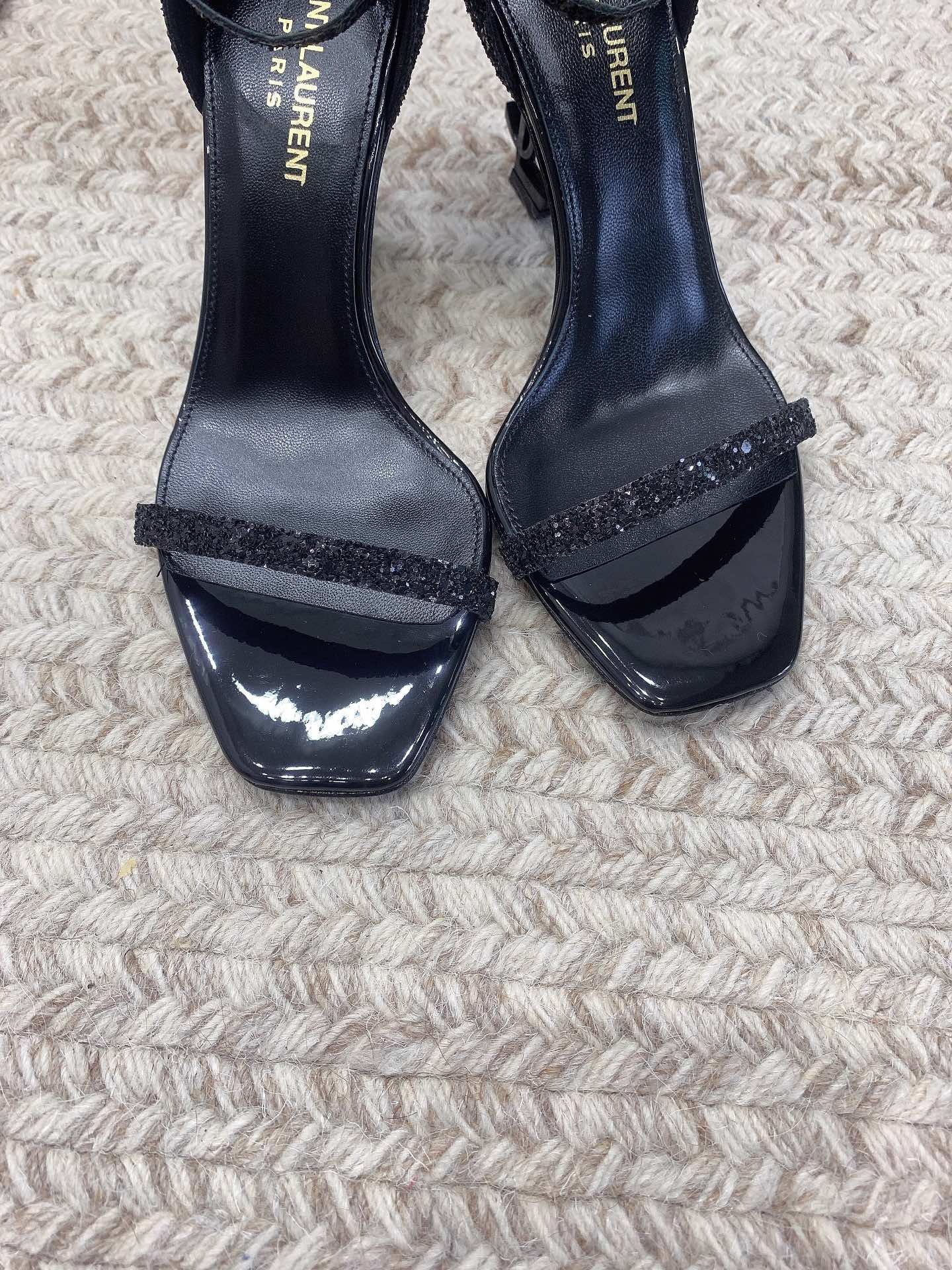 C5AAB4F0-9814-4C8C-AAB2-1690ADCB008B