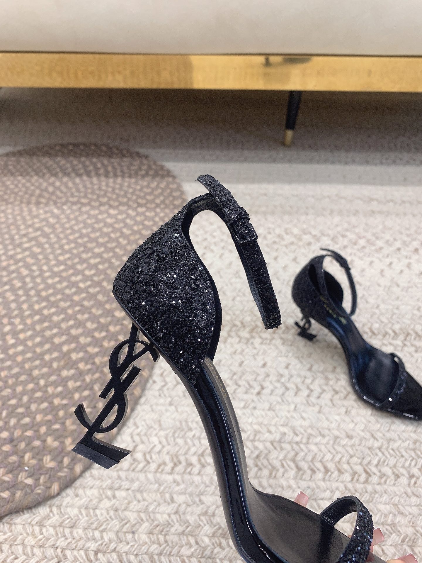 49DB66D0-419B-4F50-A750-087155F62465