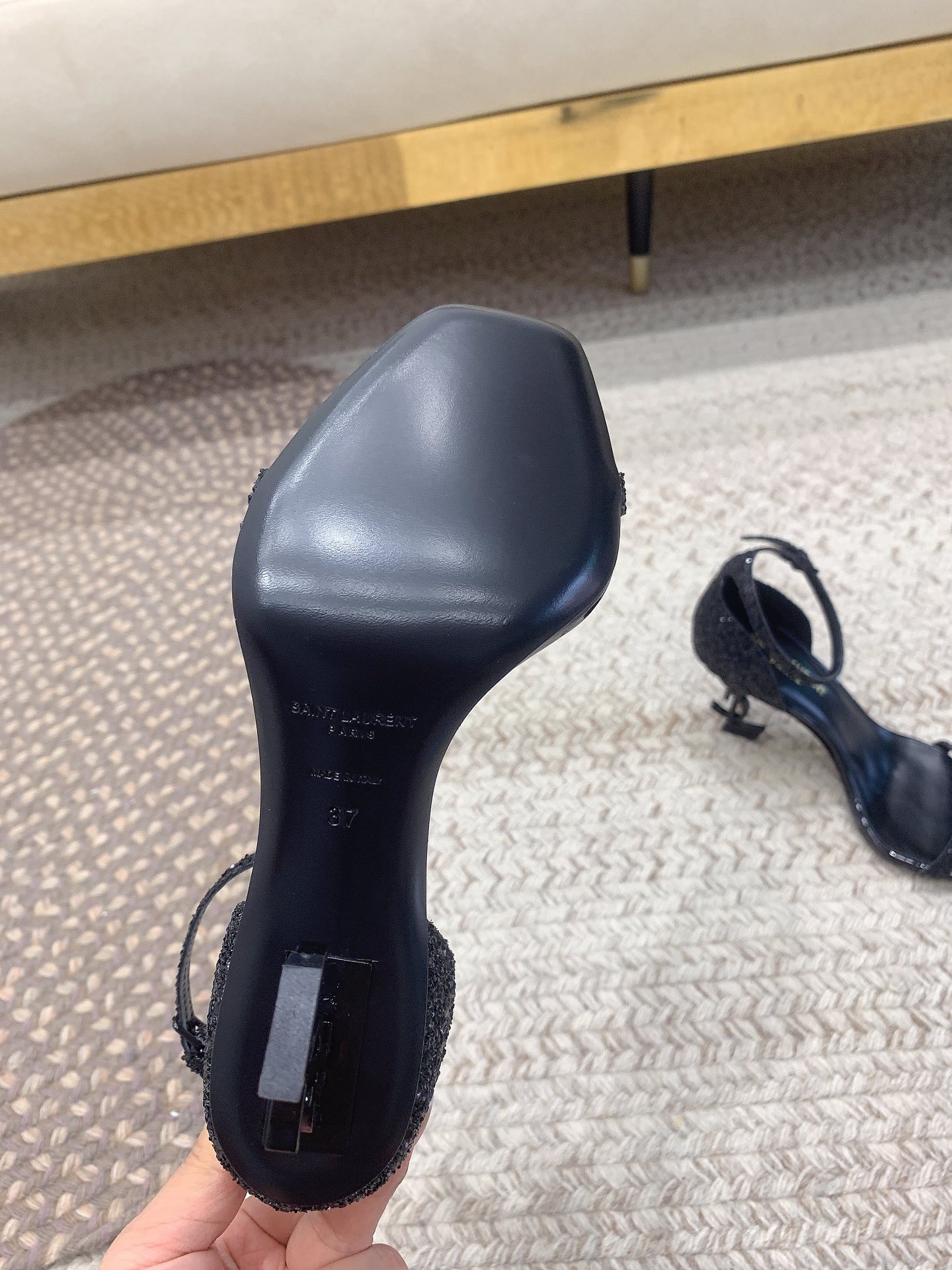 75D2C537-3A7C-455F-A397-92CEB78CDD1C