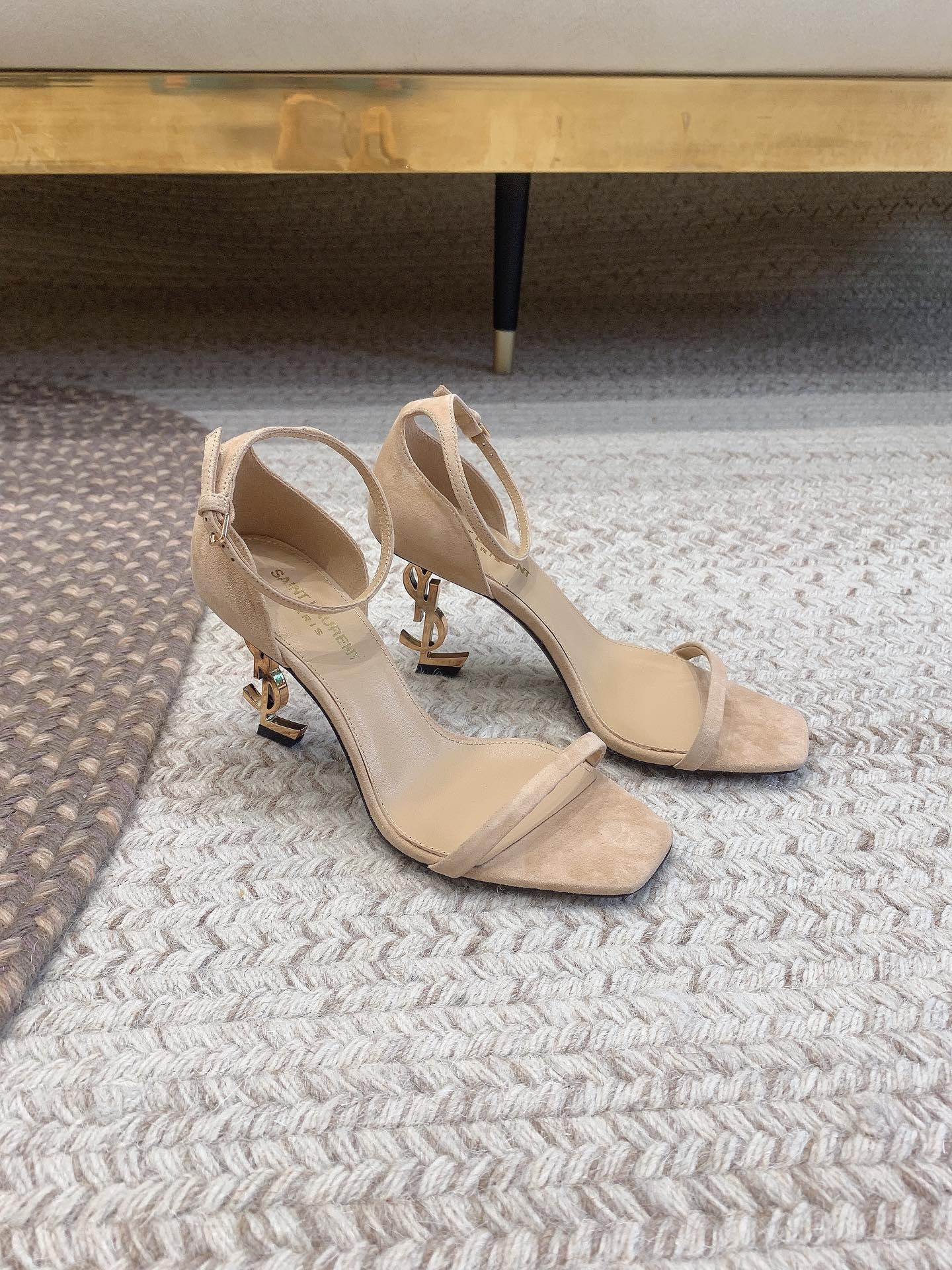 1743B003-AE42-49C9-AF92-79072CD3481A