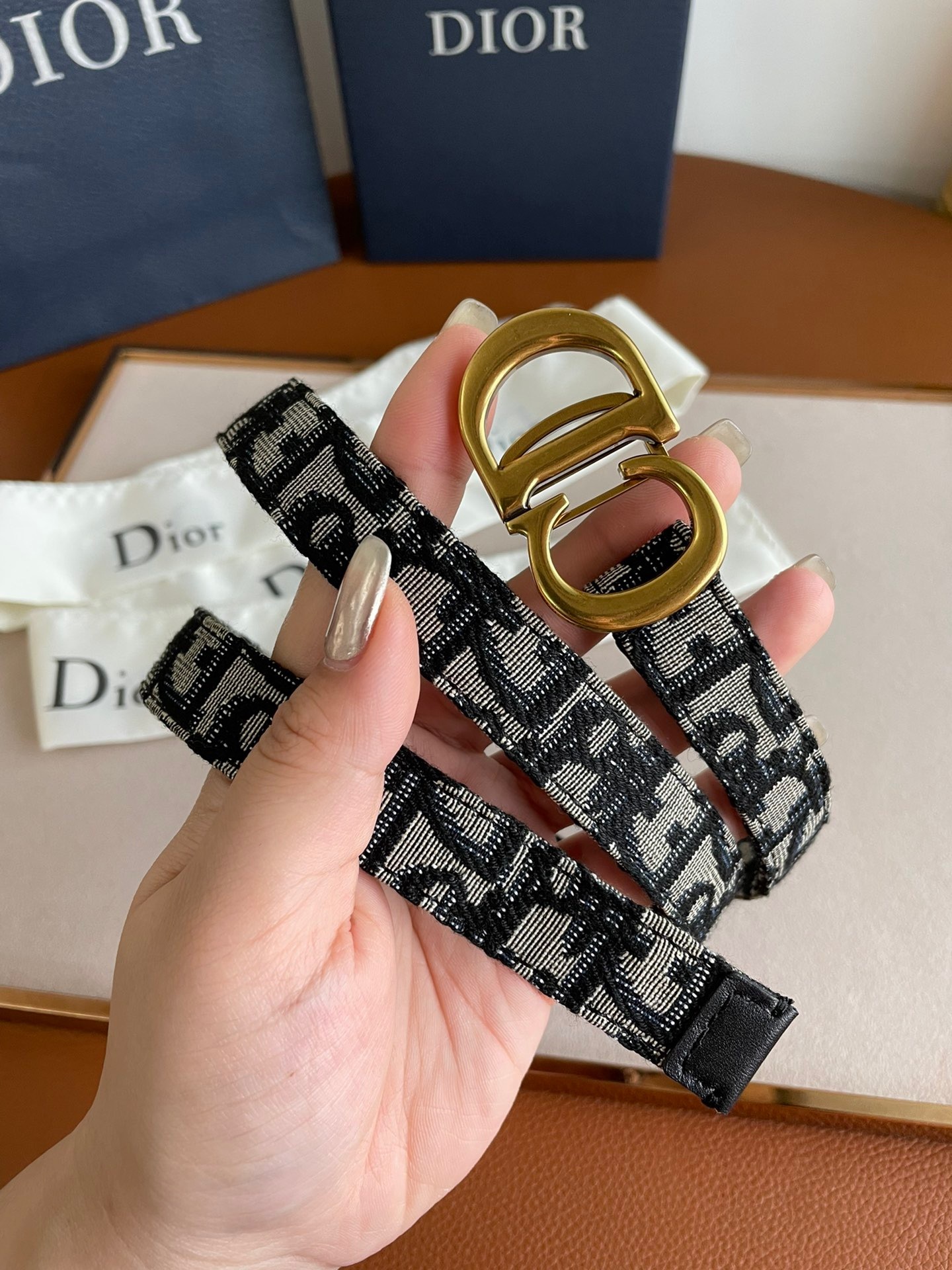 319B15E8-C8B7-4F18-91B3-53D085FEDA86