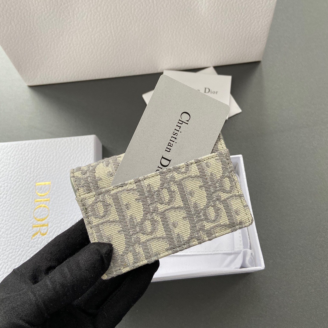 CDB4B046-2E66-4C29-966C-E7D85D15FE31