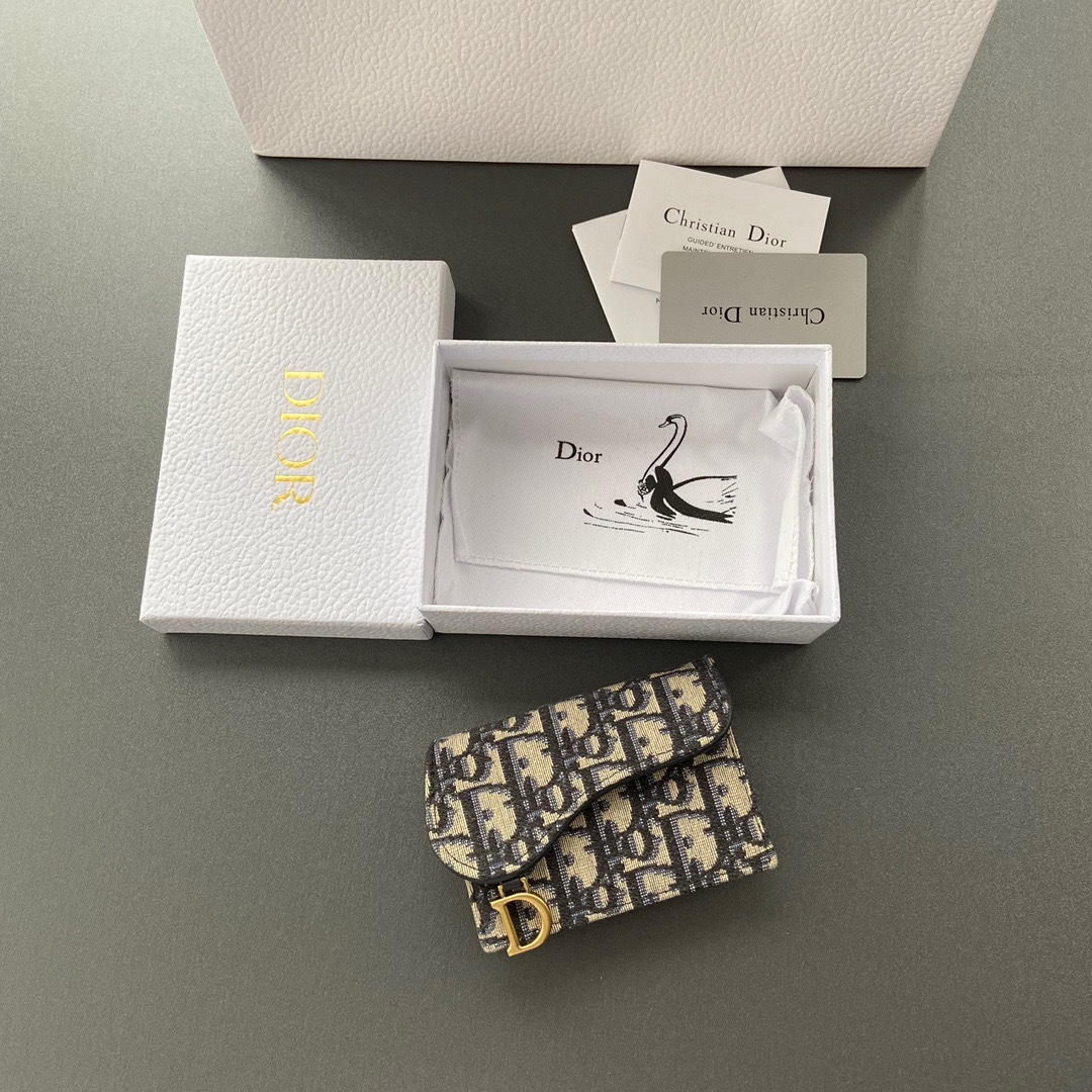 C79886A7-C20E-4F15-BDE7-B49F2700CF70