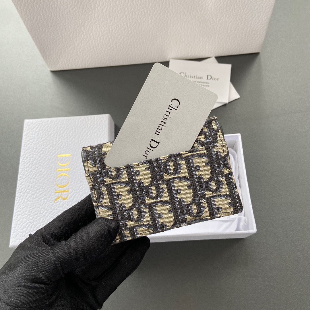 BFC99152-CDE8-4386-AC07-D73F7C77543E