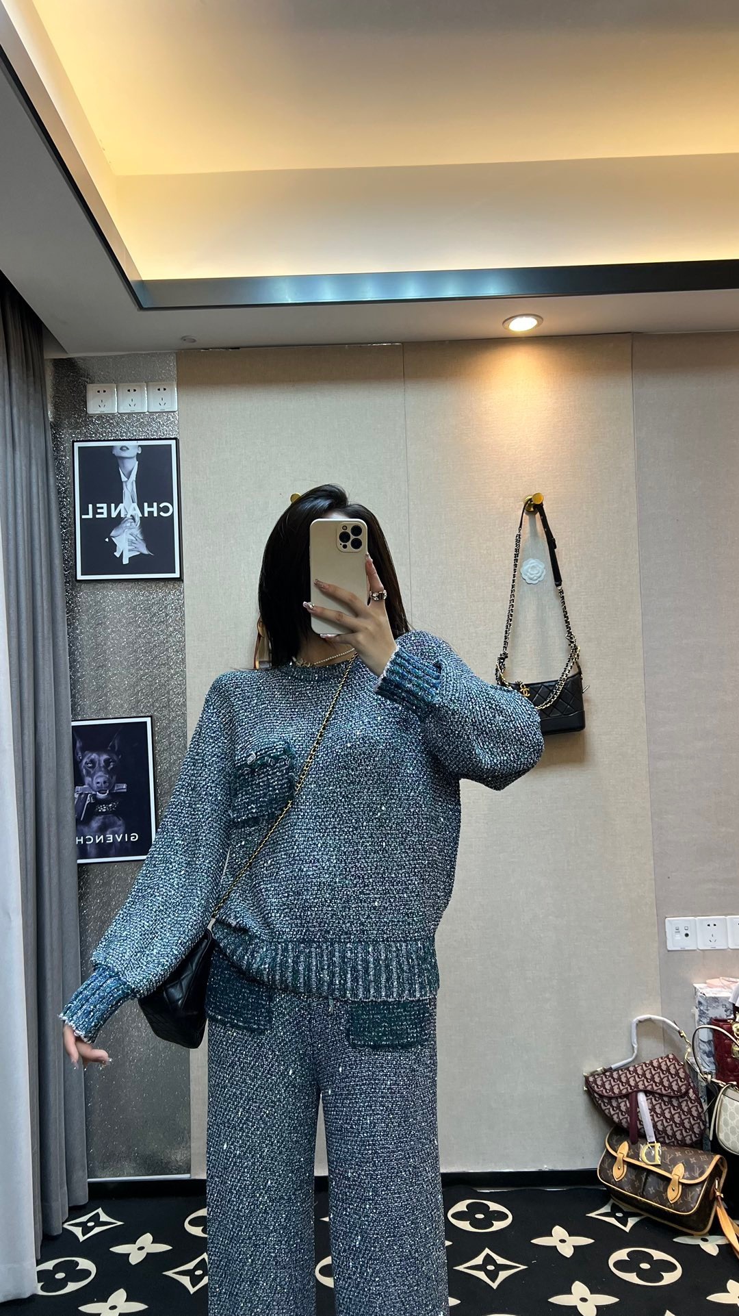 E7682C06-73EA-470F-9DF5-AA6E36F41BE6