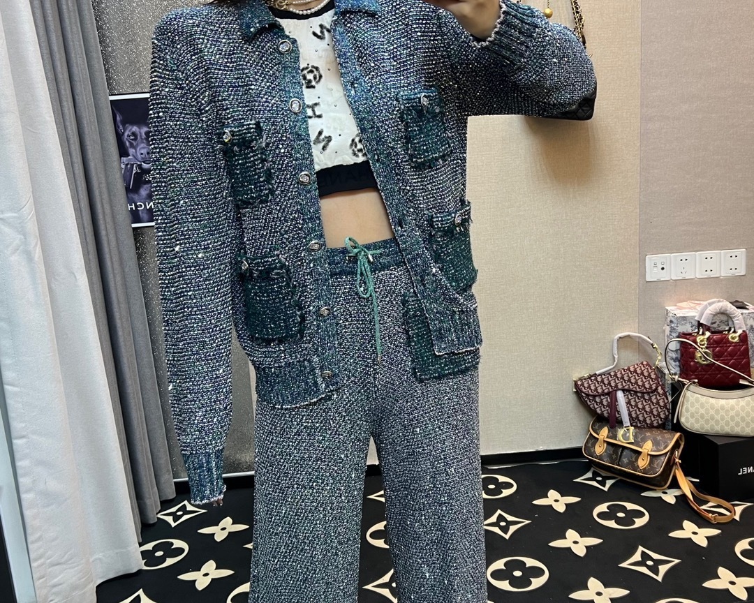 56D66669-36C6-4873-B956-1BEB063E56CD