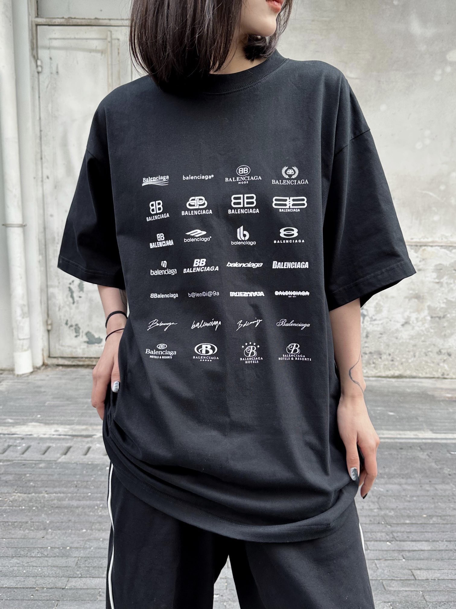 Balenciaga oversized T-shirt – Theluxystudio Balenciaga oversized T-shirt – Theluxystudio