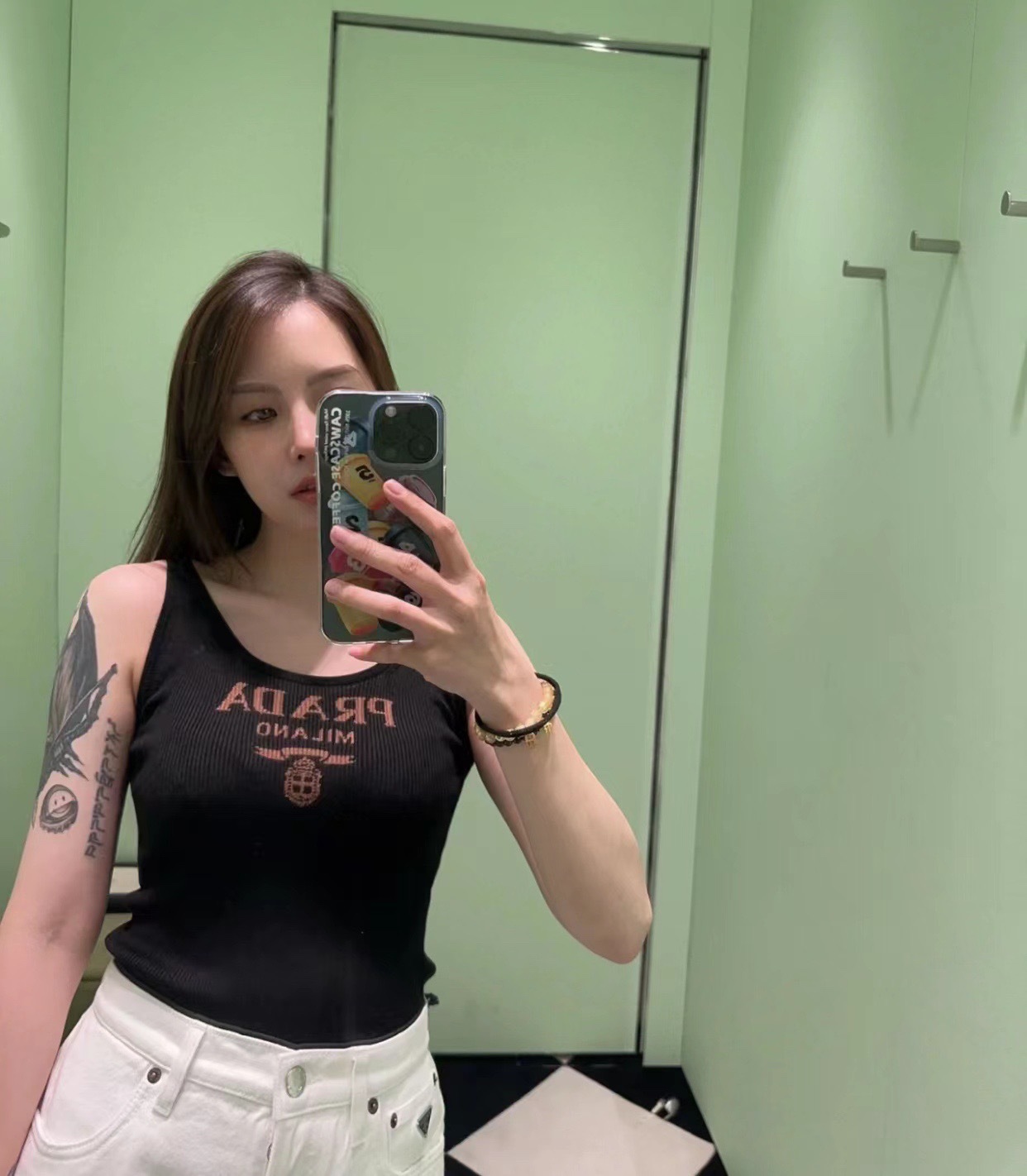 1235E4EF-D759-4581-9467-CA91D9E494DC