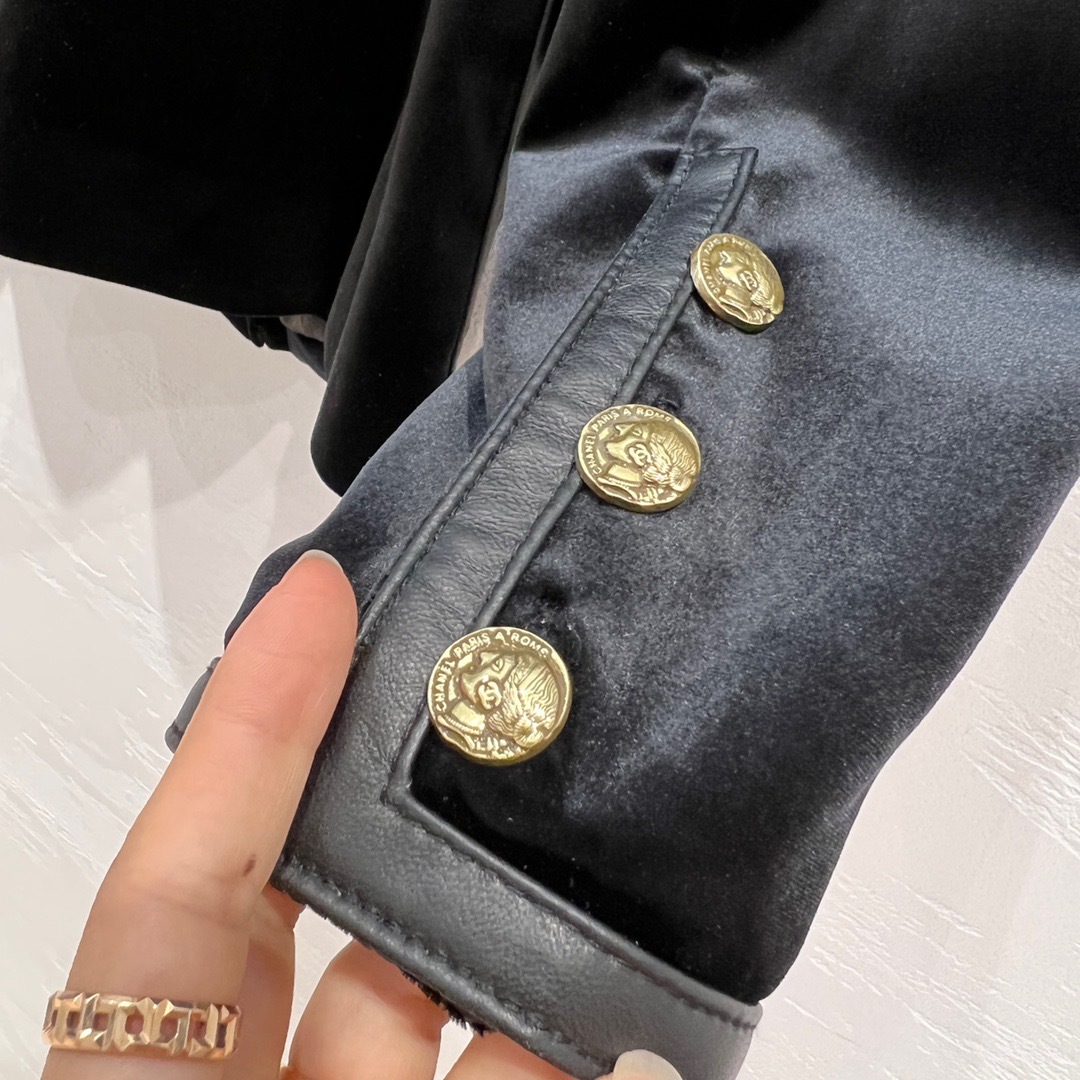 C8587476-A36F-479B-B216-3B12DF860017