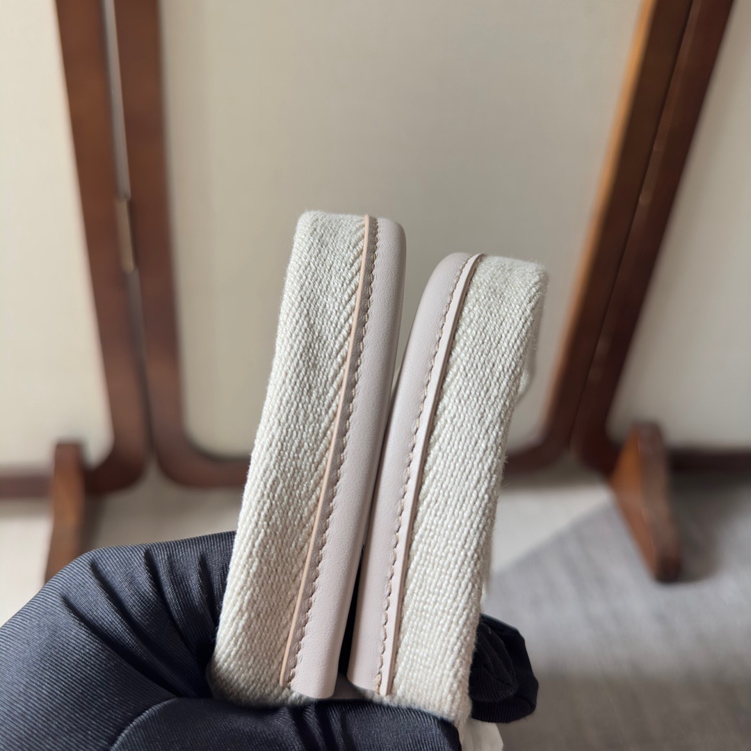 B0B5437F-D4CE-4114-9252-EC2193448D0E