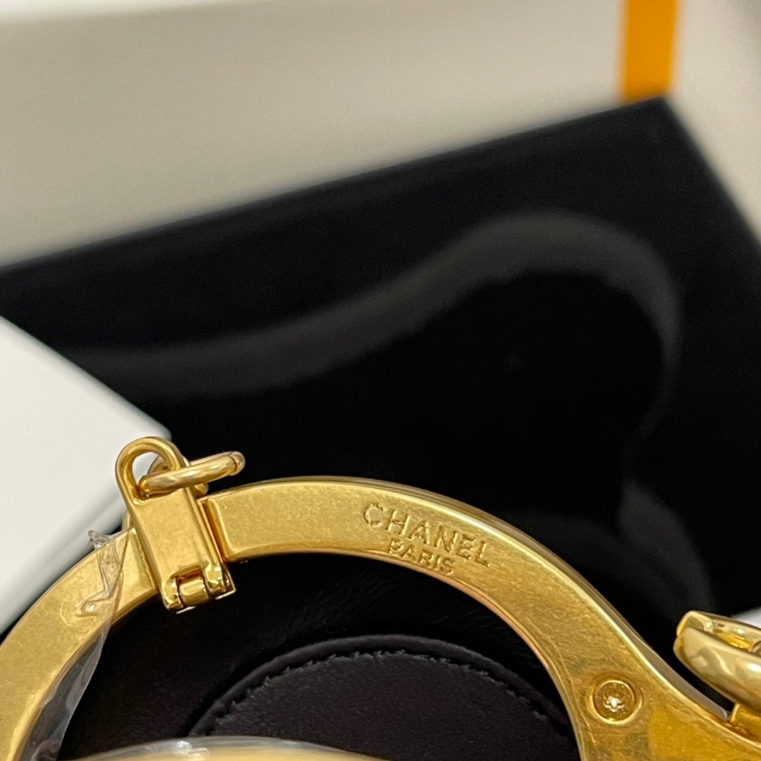 C30DB8A6-F1B4-4BC6-8CED-8DAFB0E11225