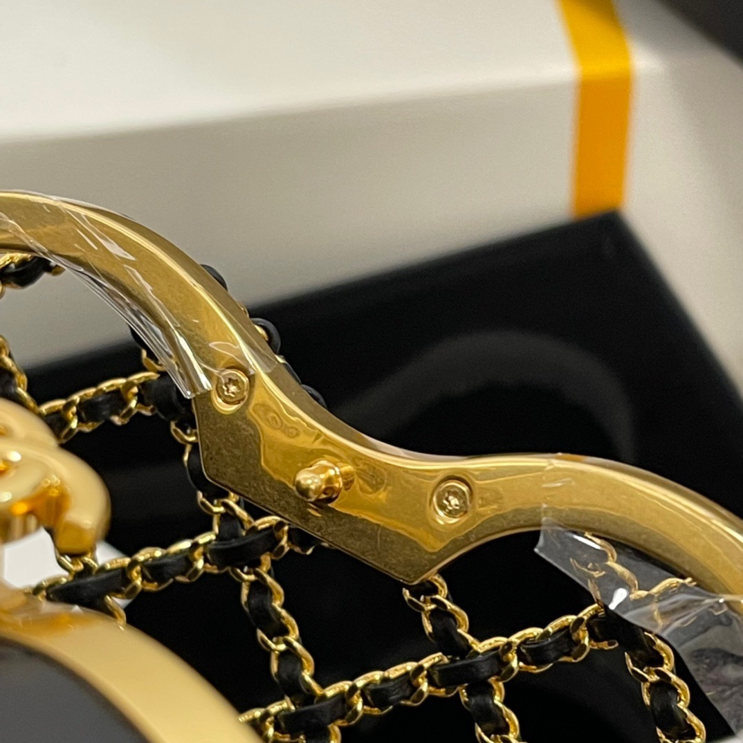 5461E790-2D89-4FDB-A8E4-F79647FA18CC