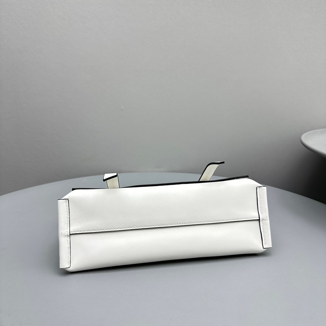 1E095F57-80B7-4275-BA4C-0196BD27330A