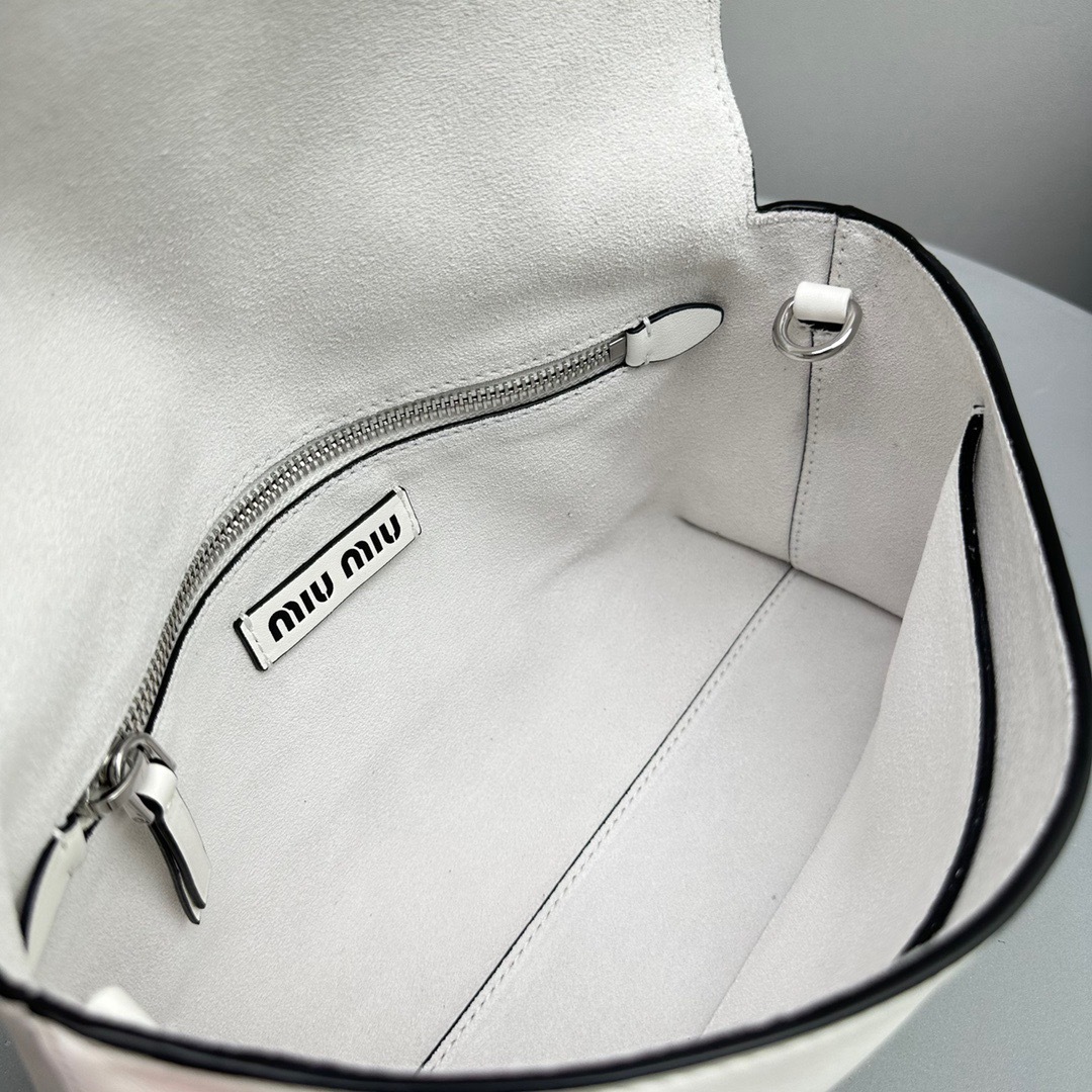 0791B8B6-32BF-457E-94D3-60CBF0F8E45D