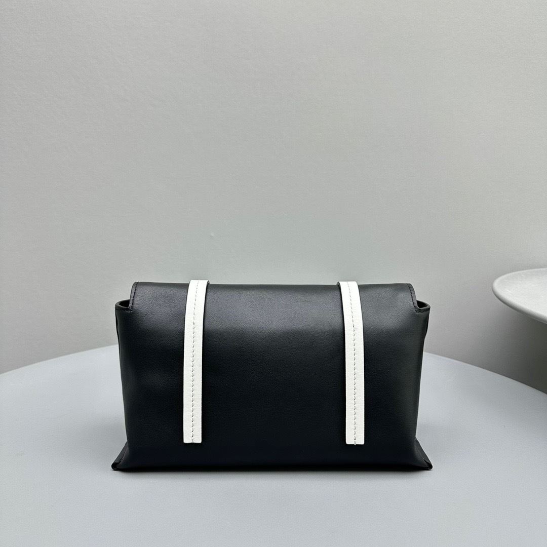 D3C7DFE6-3037-422A-9CBE-D0C07B42F60A