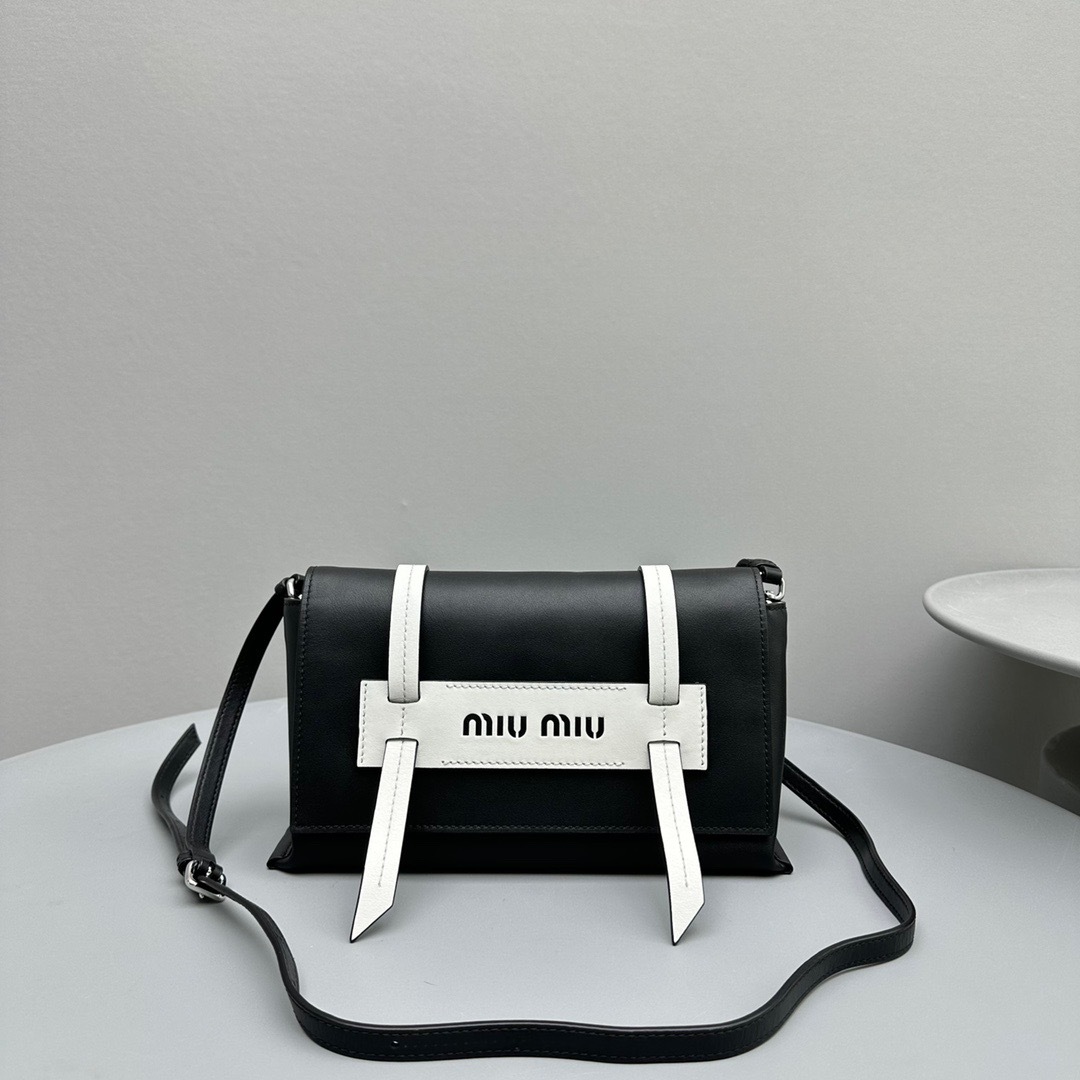 C618E13C-DF85-4C7A-ACA1-63FD1B743428