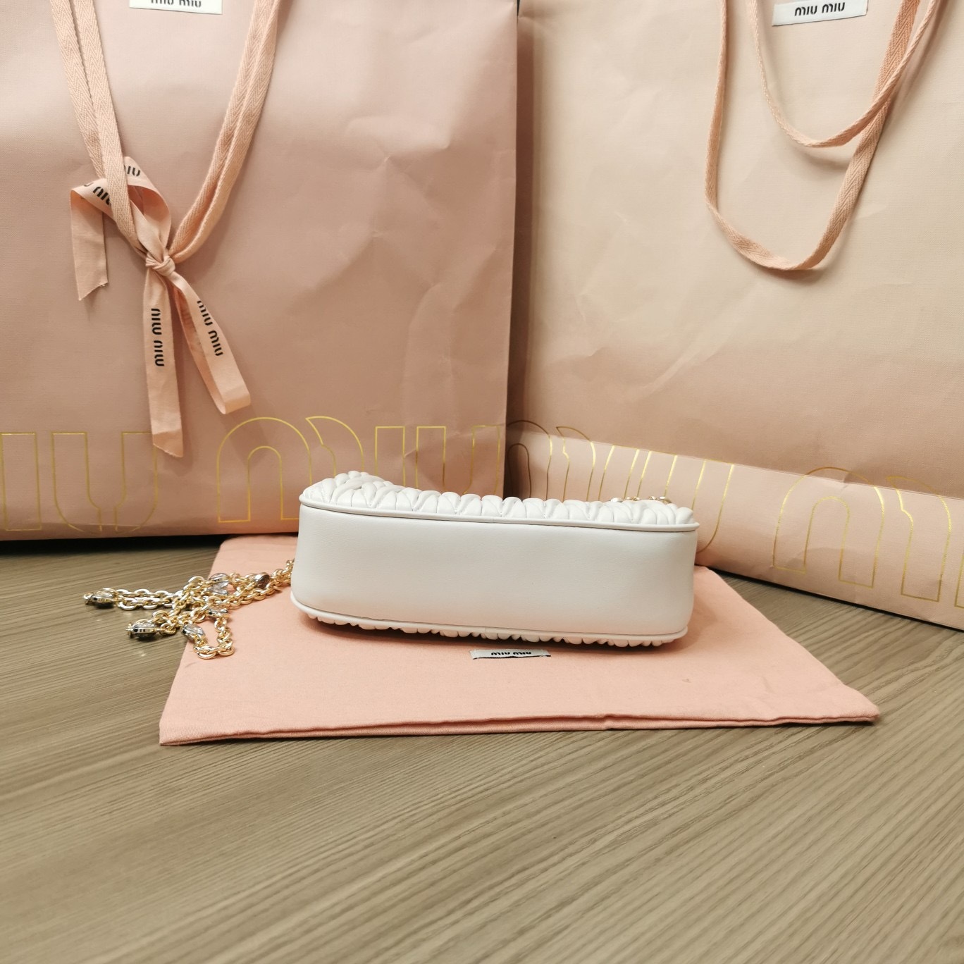 5AEDD3D4-637D-4A13-A886-9C8180B9AD3A