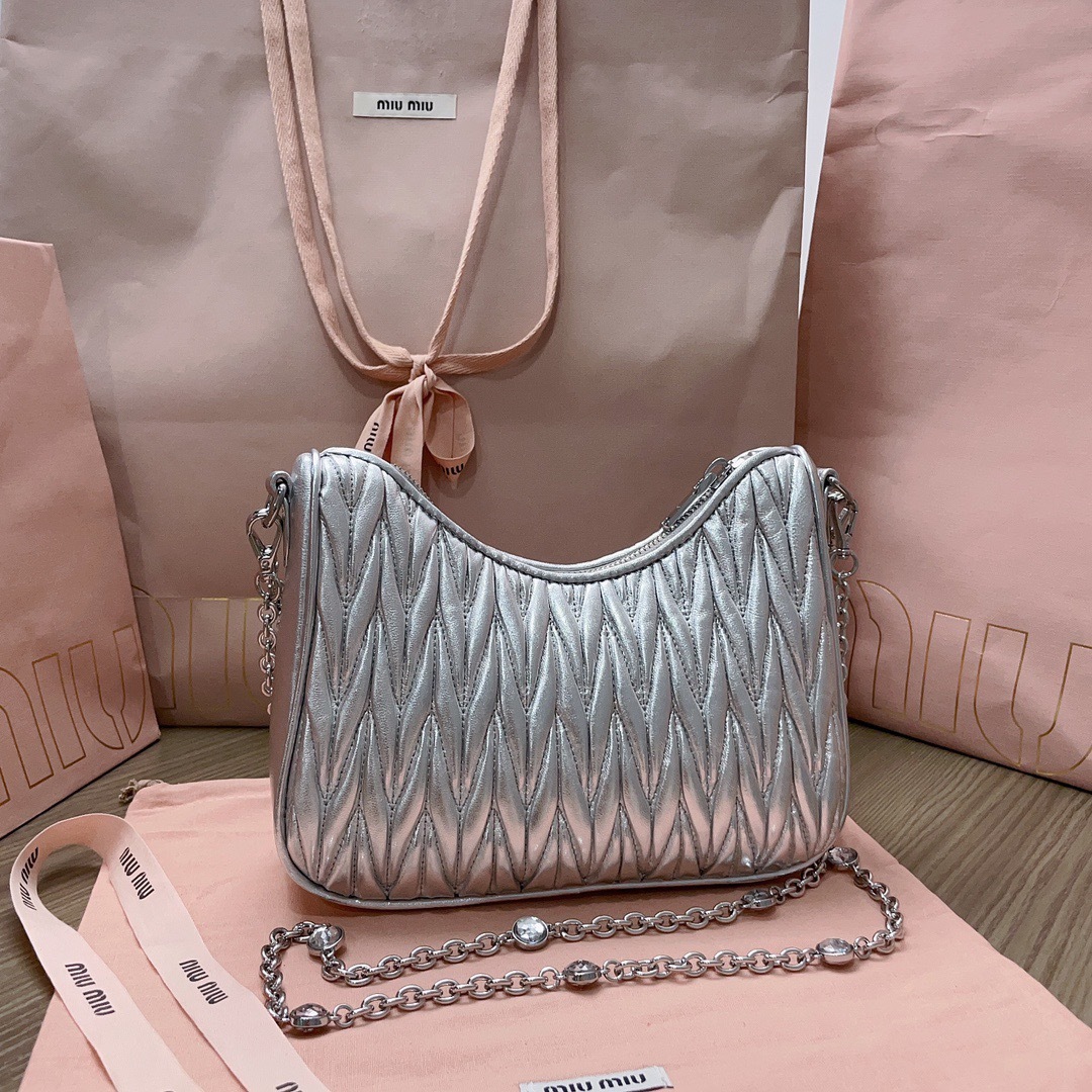 9B71B41B-4693-4467-9952-885B48915FE9