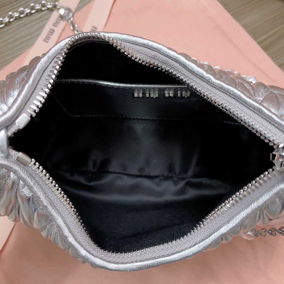 9E17BB07-8547-40BD-972E-A07CB1EFC23D