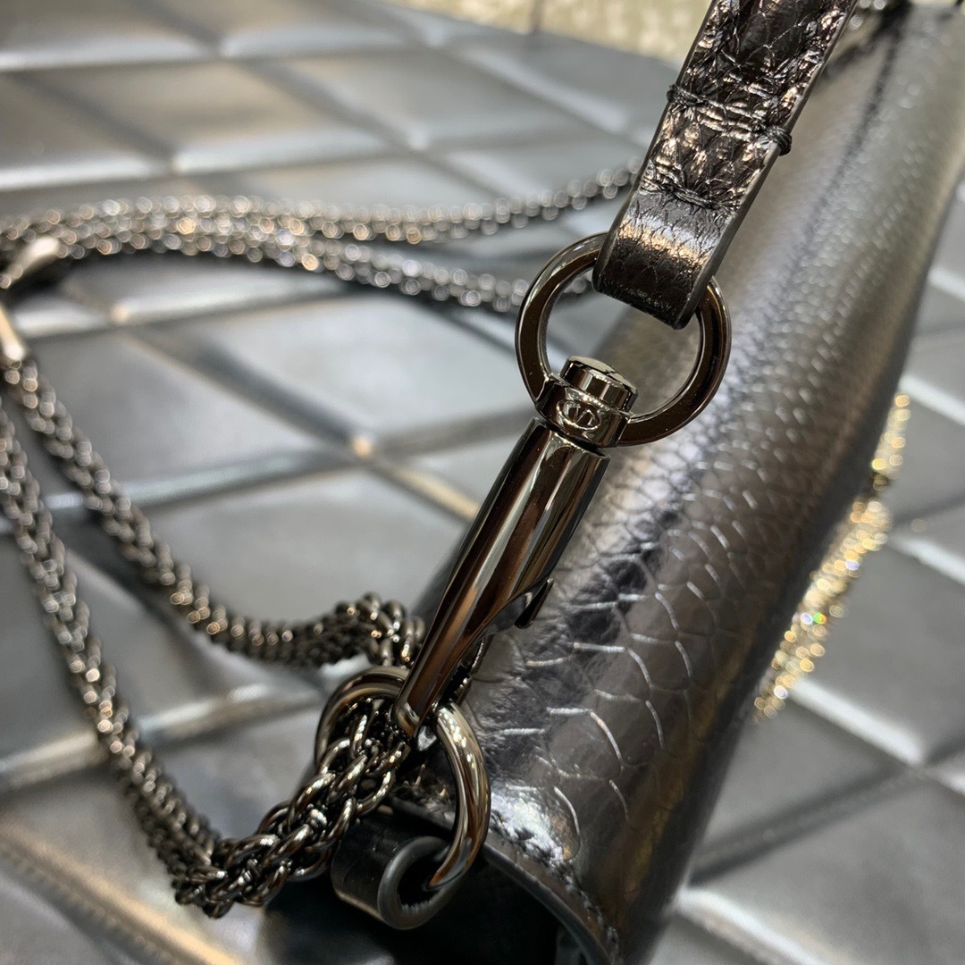 EDA969C9-37CC-45CC-AB62-A82EE648F7E7