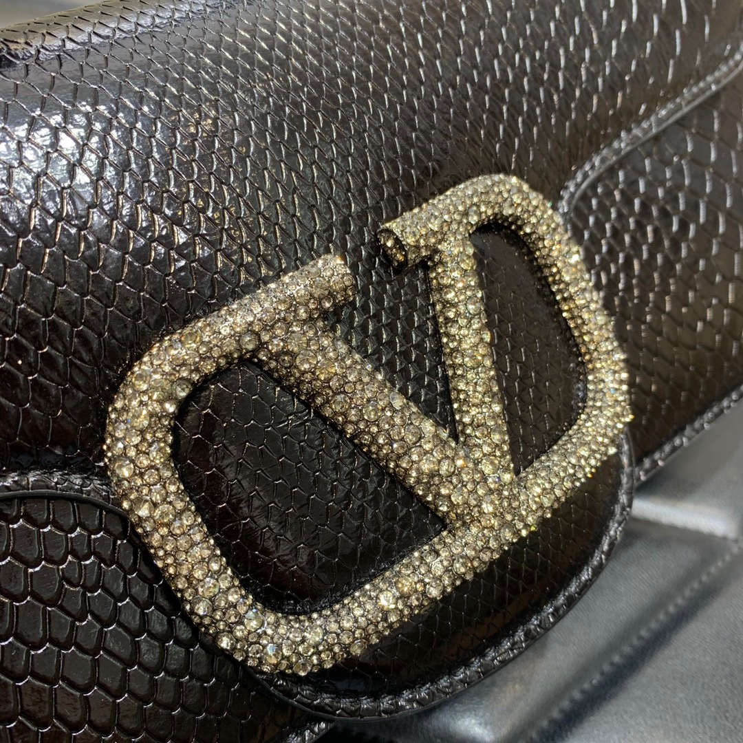 C389E309-7CDF-427C-8A96-90C177174E71